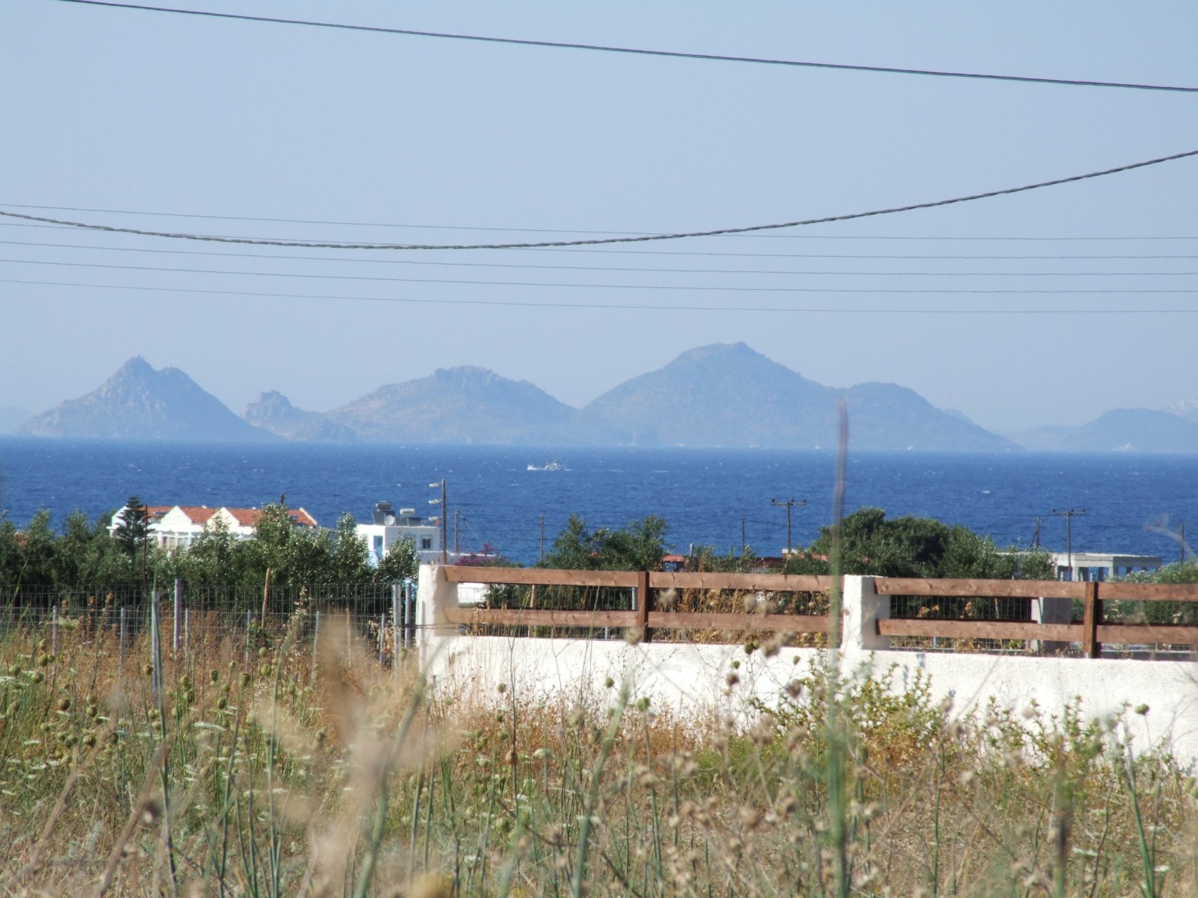 Okolice miasteczka Zipari, w tle wyspa Kalimnos