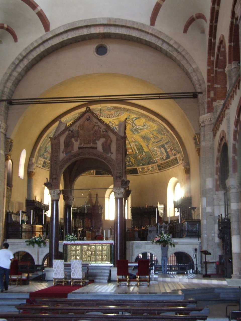 Wnętrze kościoła Saint'Ambrogio