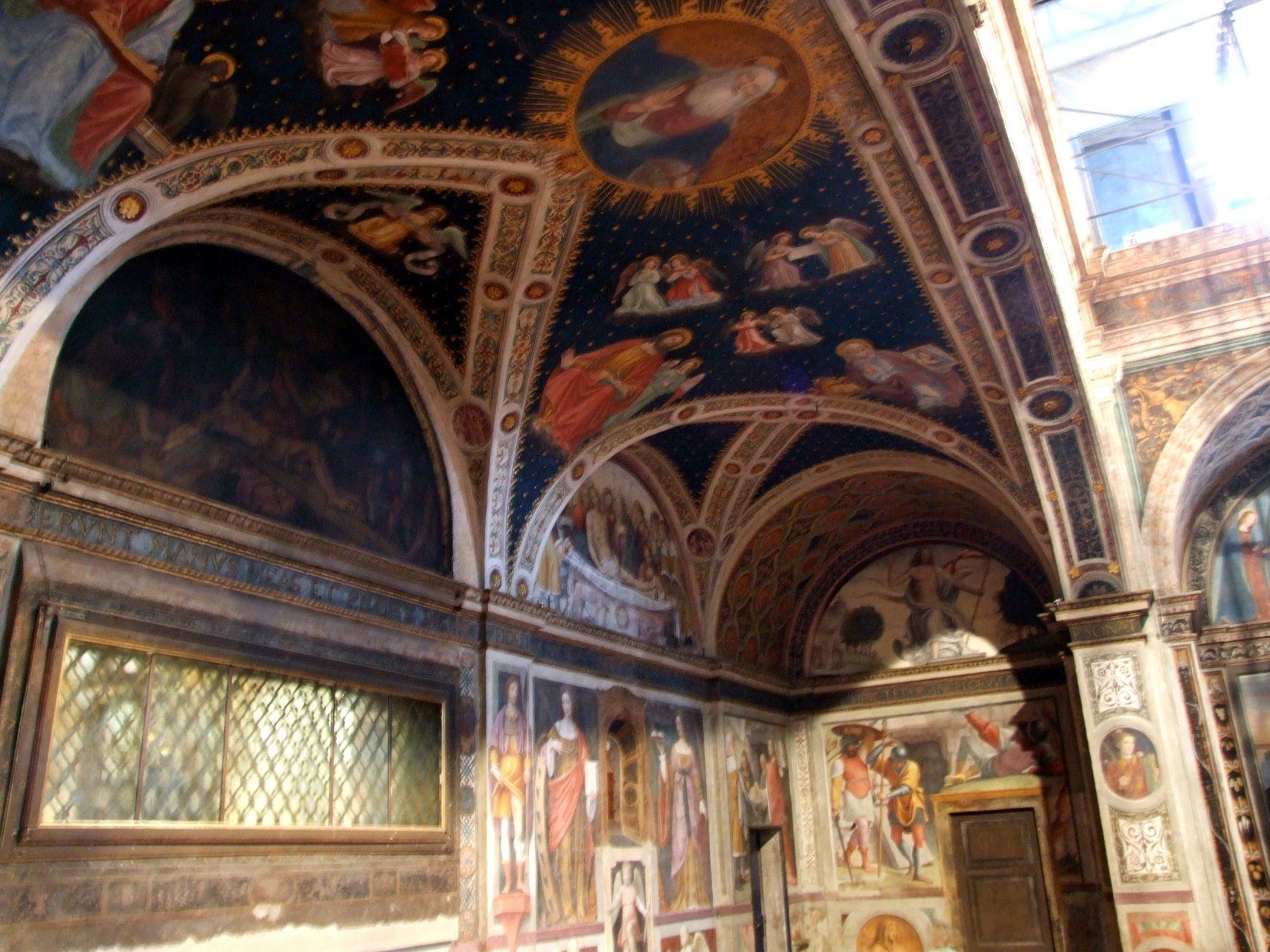 Freski autorstwa Bernandino Luiniego w kaplicy San Maurizio