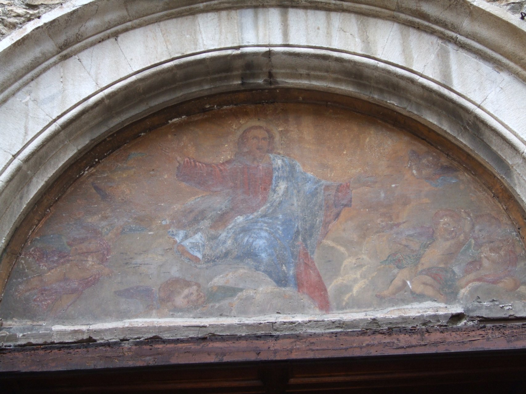 Fresk w portalu jednego z licznych kościołów w Bergamo