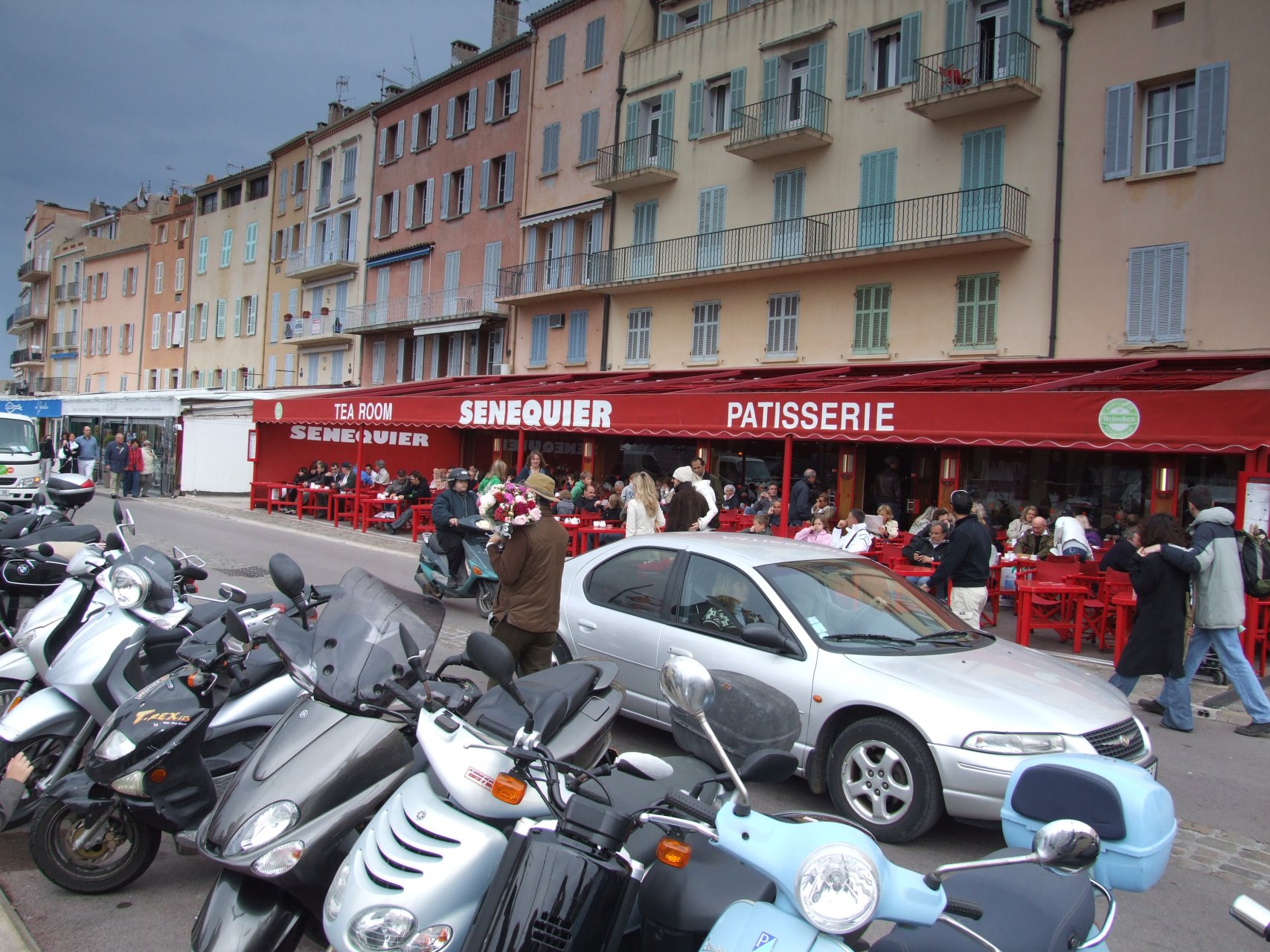 Restauracja Senequier - dawniej i dziś główny punkt w mieście