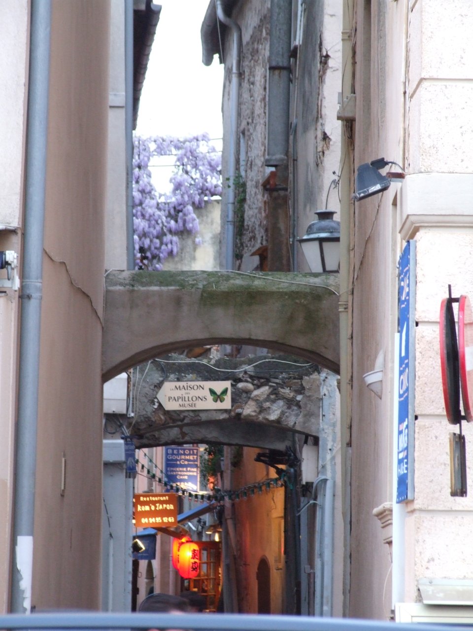 Zapomniane uliczki w Saint-Tropez