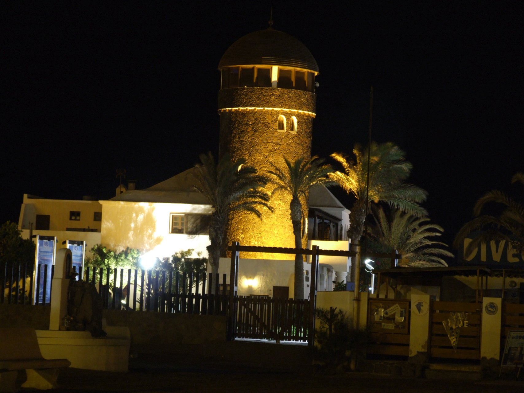 Dawna latarnia w Costa Caleta