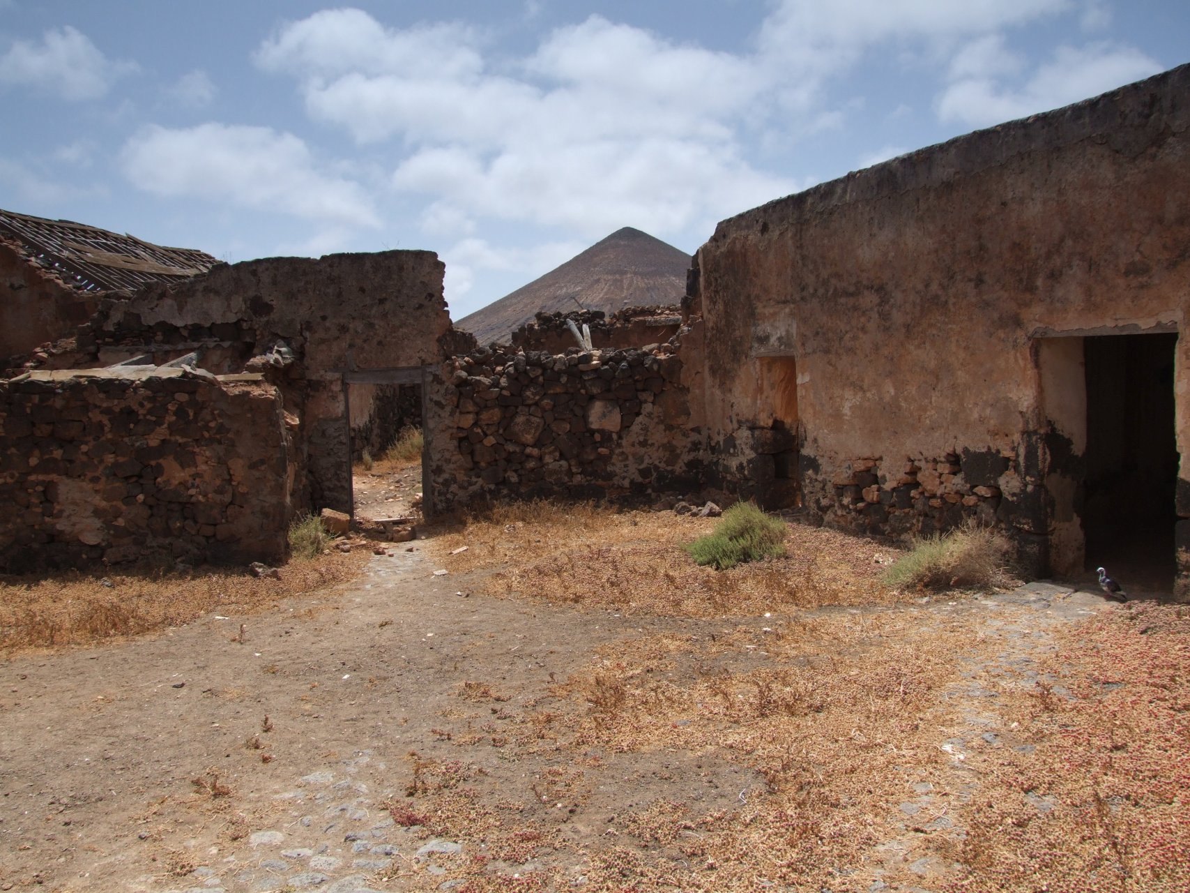 Ruiny zabudowań gospodarczych przy Casa de los Coroneles