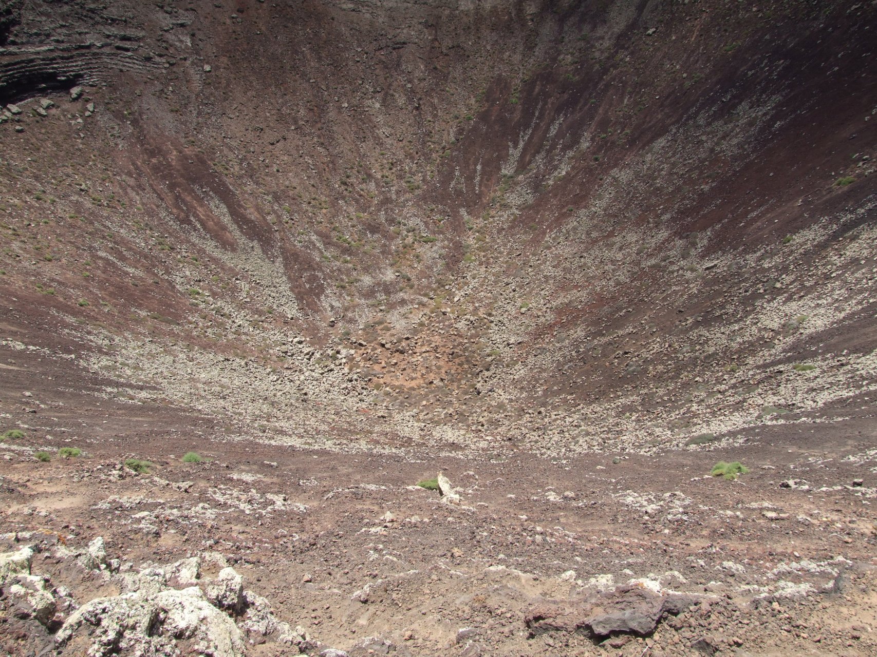 Calderon Mondo - widok do środka wulkanu
