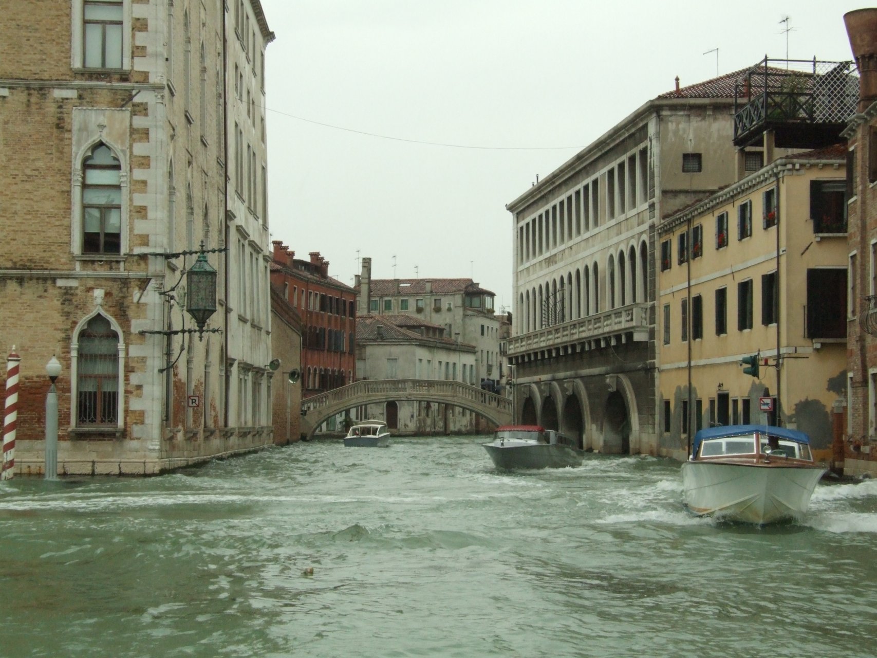 Canal Grande, w tle Ponte dell'Accademia