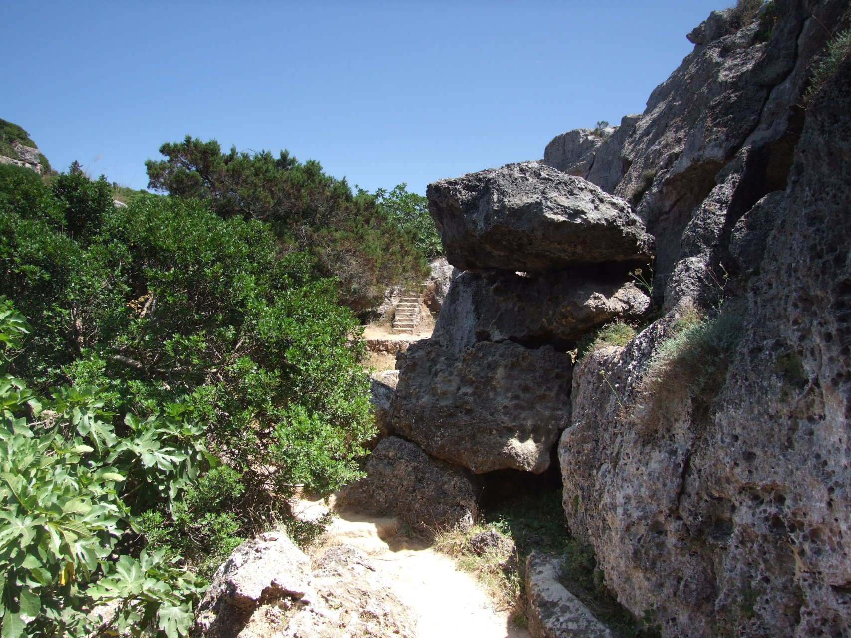 Coves Cala Morell - dolina grobowców