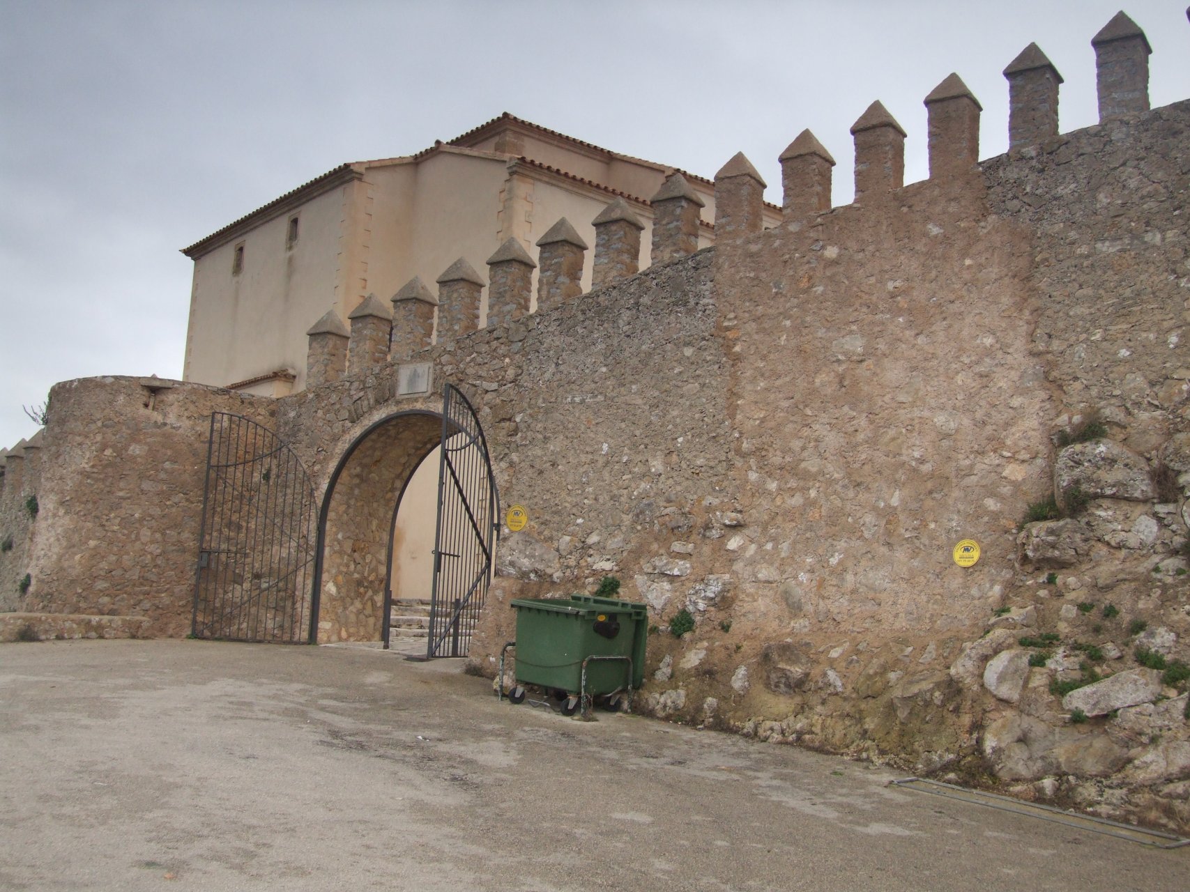 Mury obronne zamku Calvario
