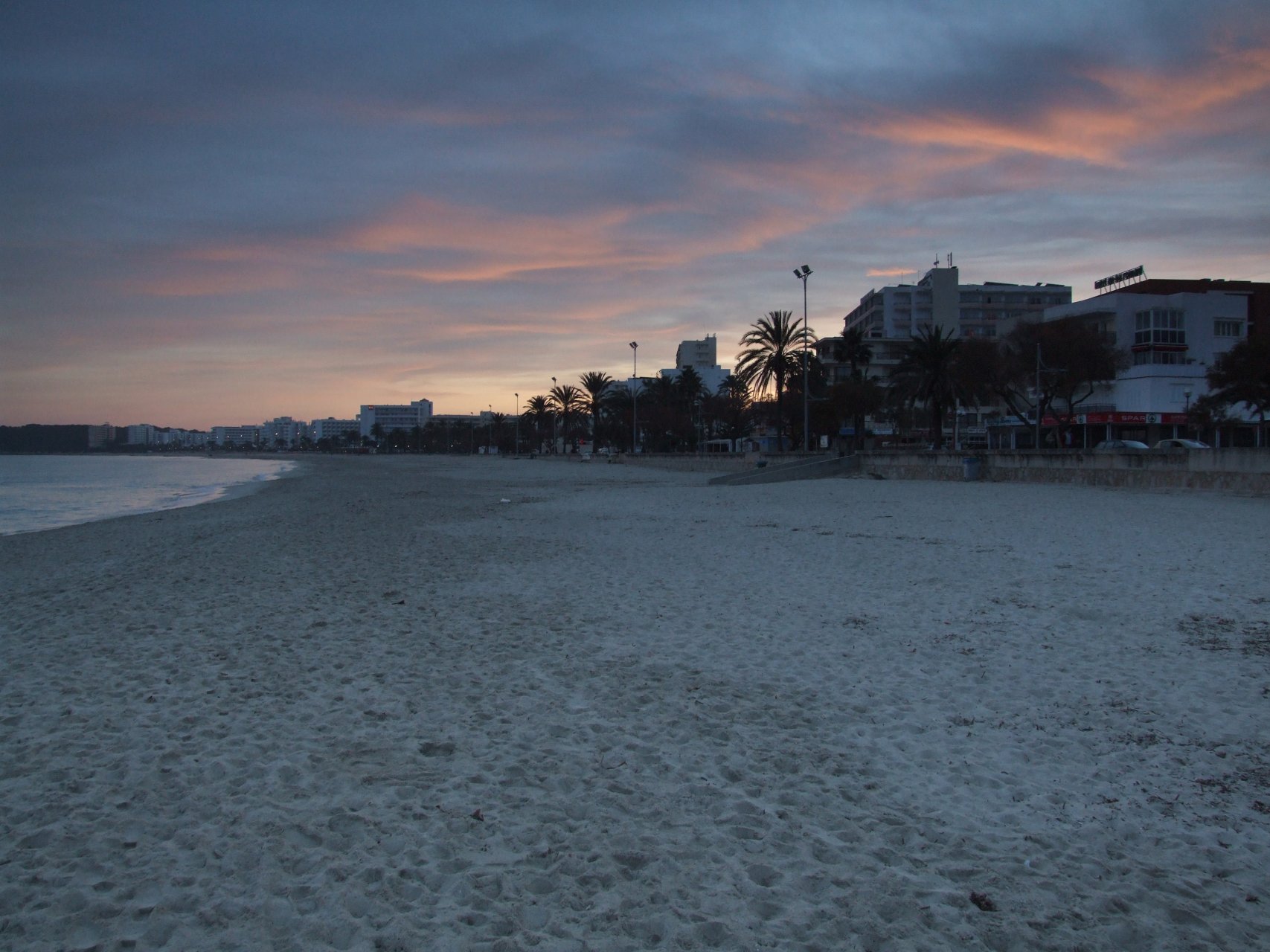 Zachód słońca nad plaża w Cala Millor