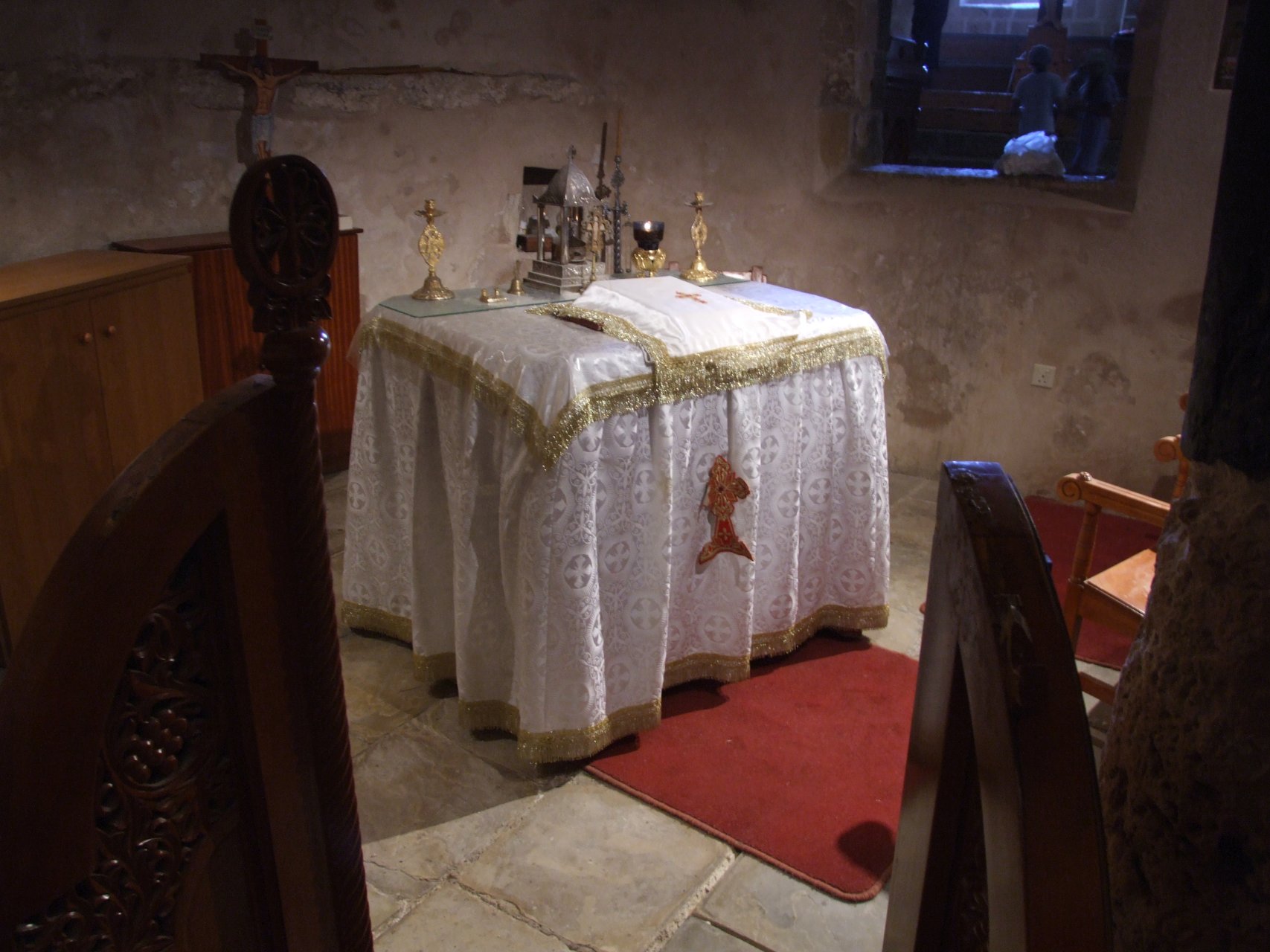 Prezbiterium kaplicy w świętej grocie w klasztorze Agía Nápa