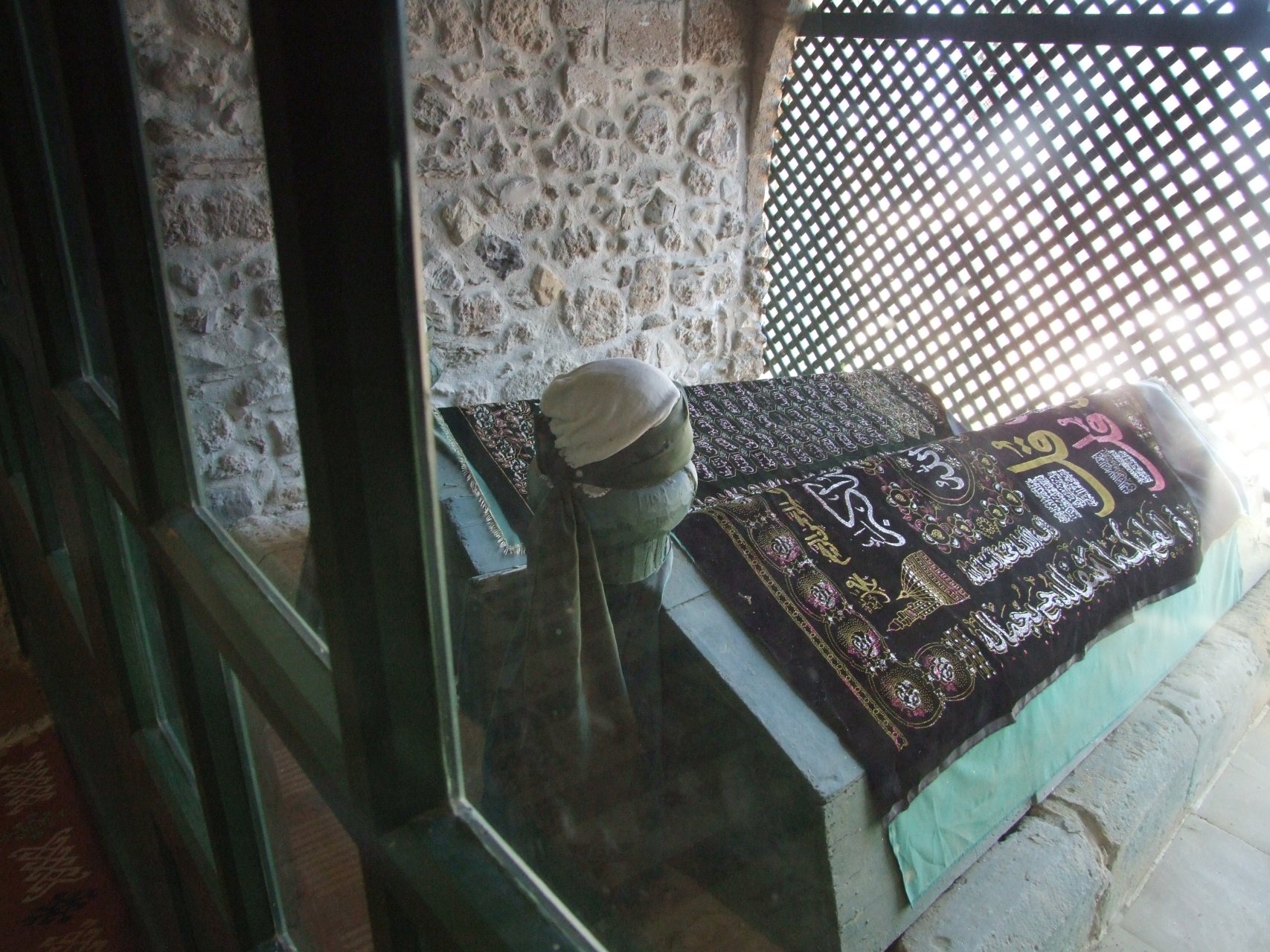 Sarkofagi w maczecie Hala Sultan Tekke