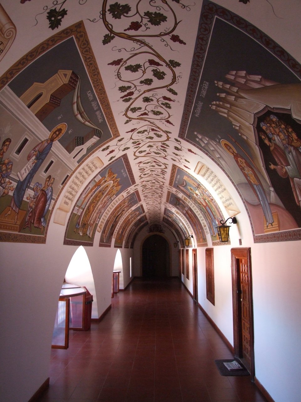 Jeden z klasztornych korytarzy