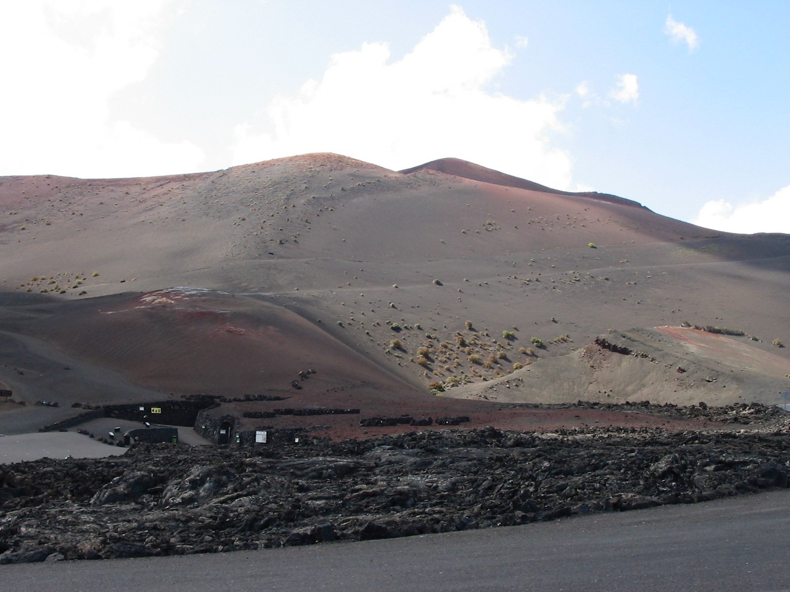 Popioły wulkaniczne pokrywające Góry Ogniste
