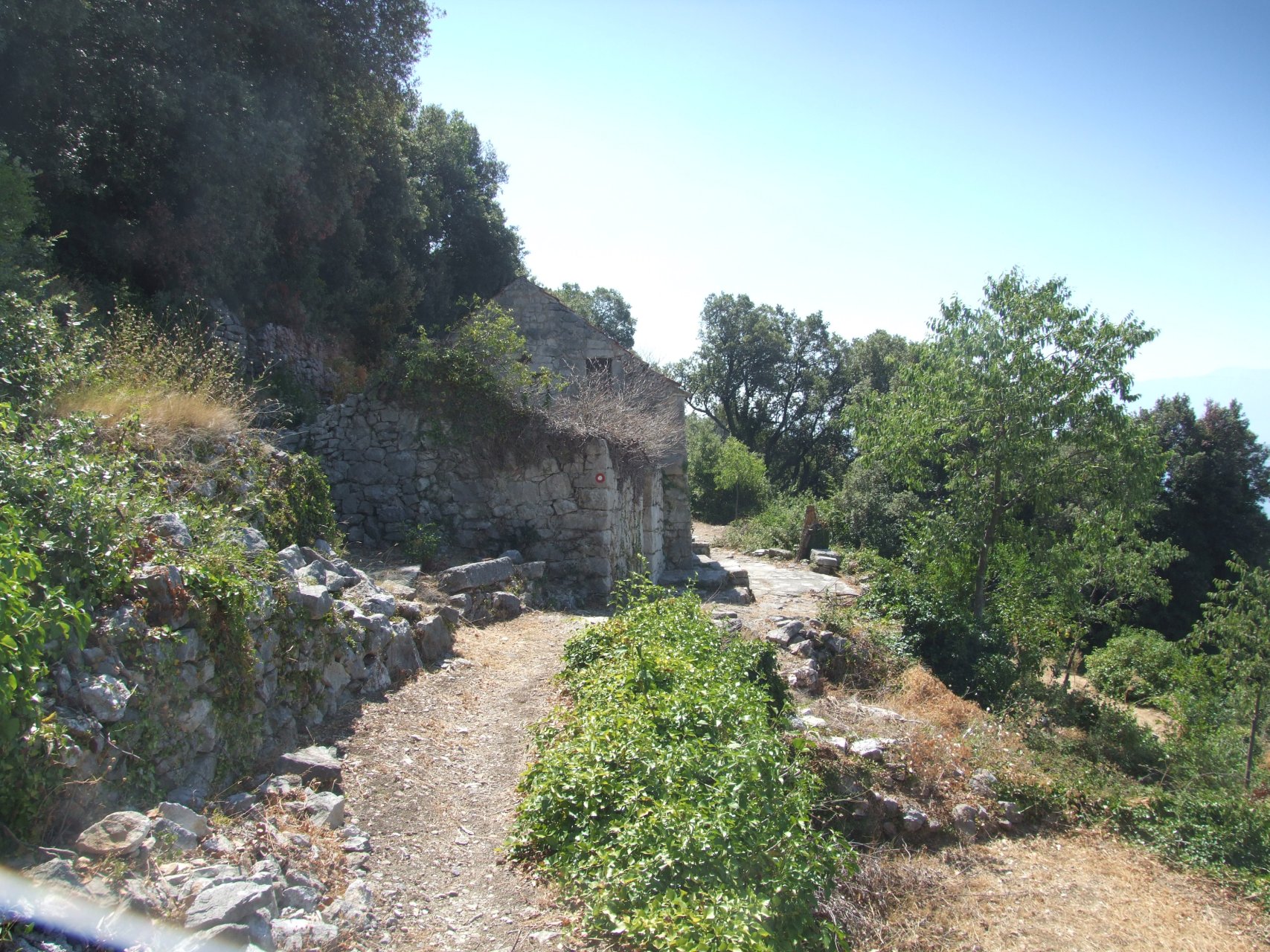 Pozostałości opuszczonej osady Gornje Kuće