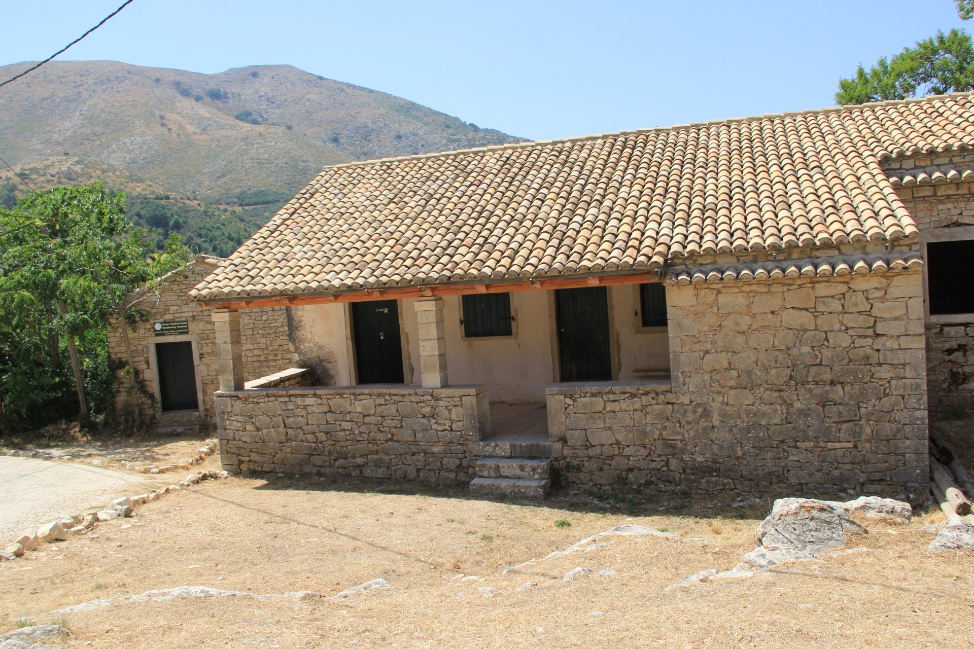 Opuszczona osada Paléo Períthia