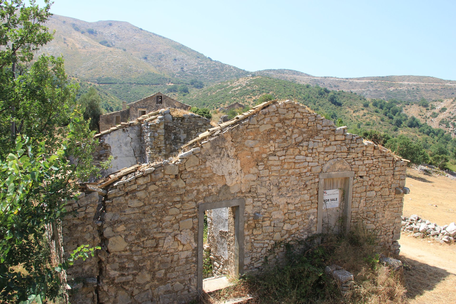 Opuszczona osada Paléo Períthia