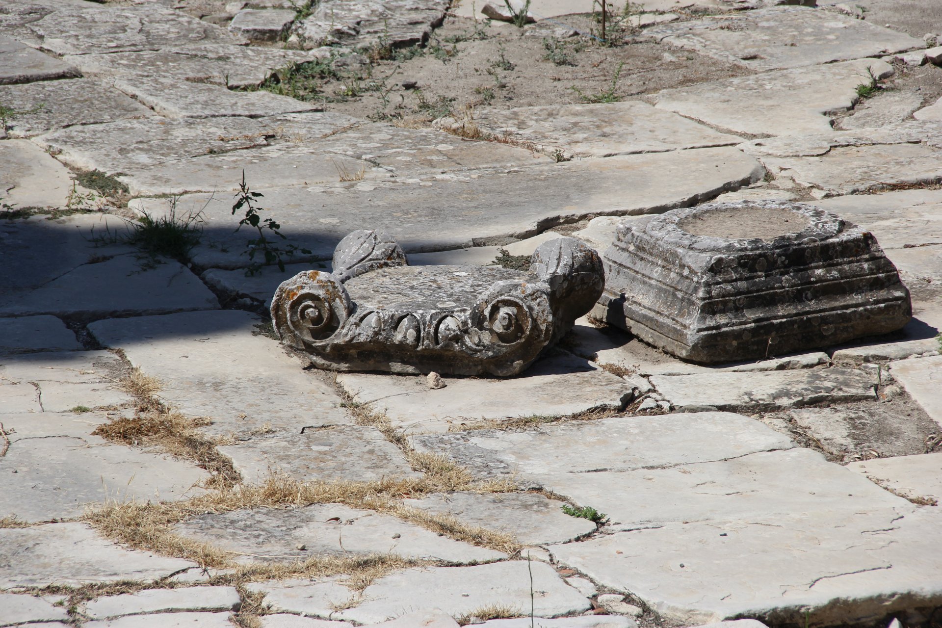 Fragmenty posadzki bazyliki Ágios Títos