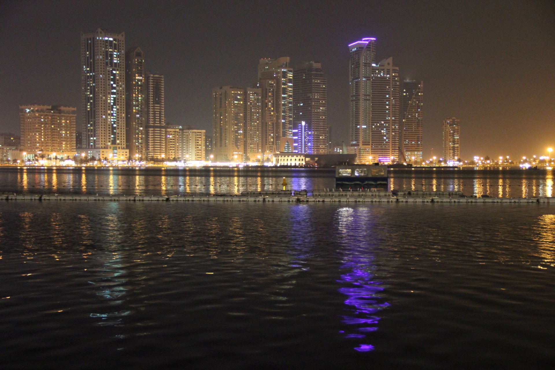 Sharjah nocą