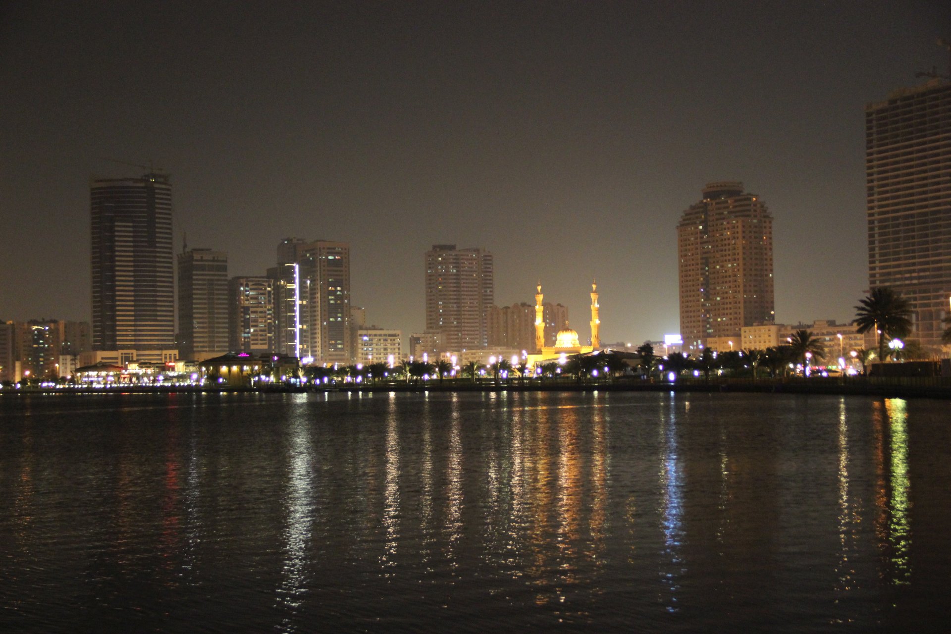 Sharjah nocą