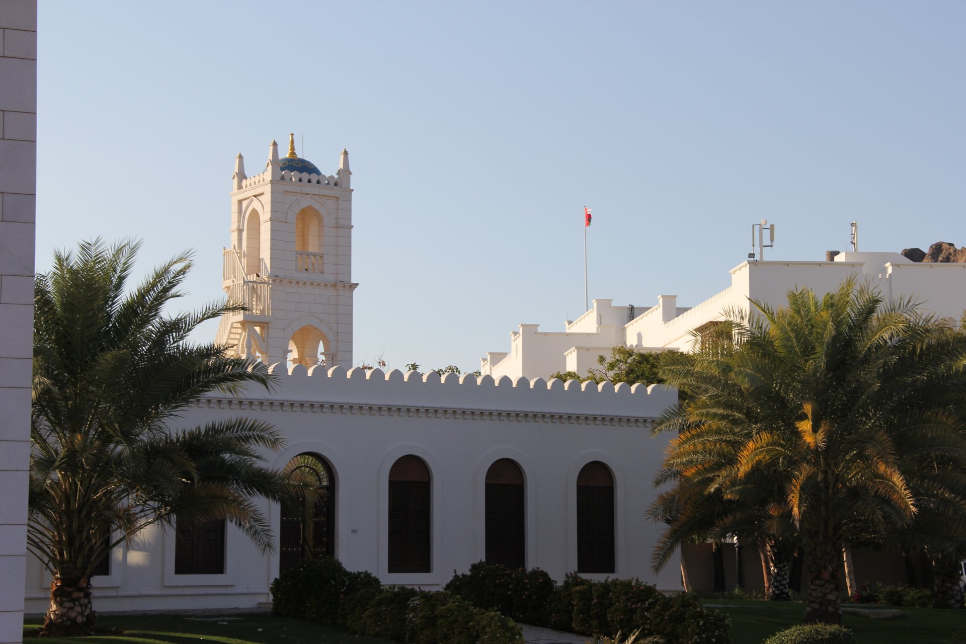 Rządowe budynki na placu przed pałacem Al Alam