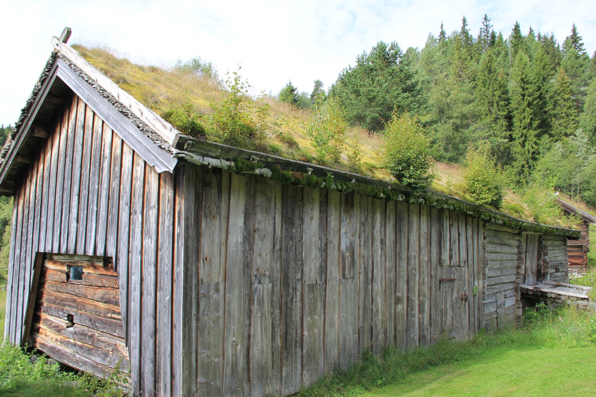 Zabytkowa stodoła stojąca w Vest-Telemark Museum
