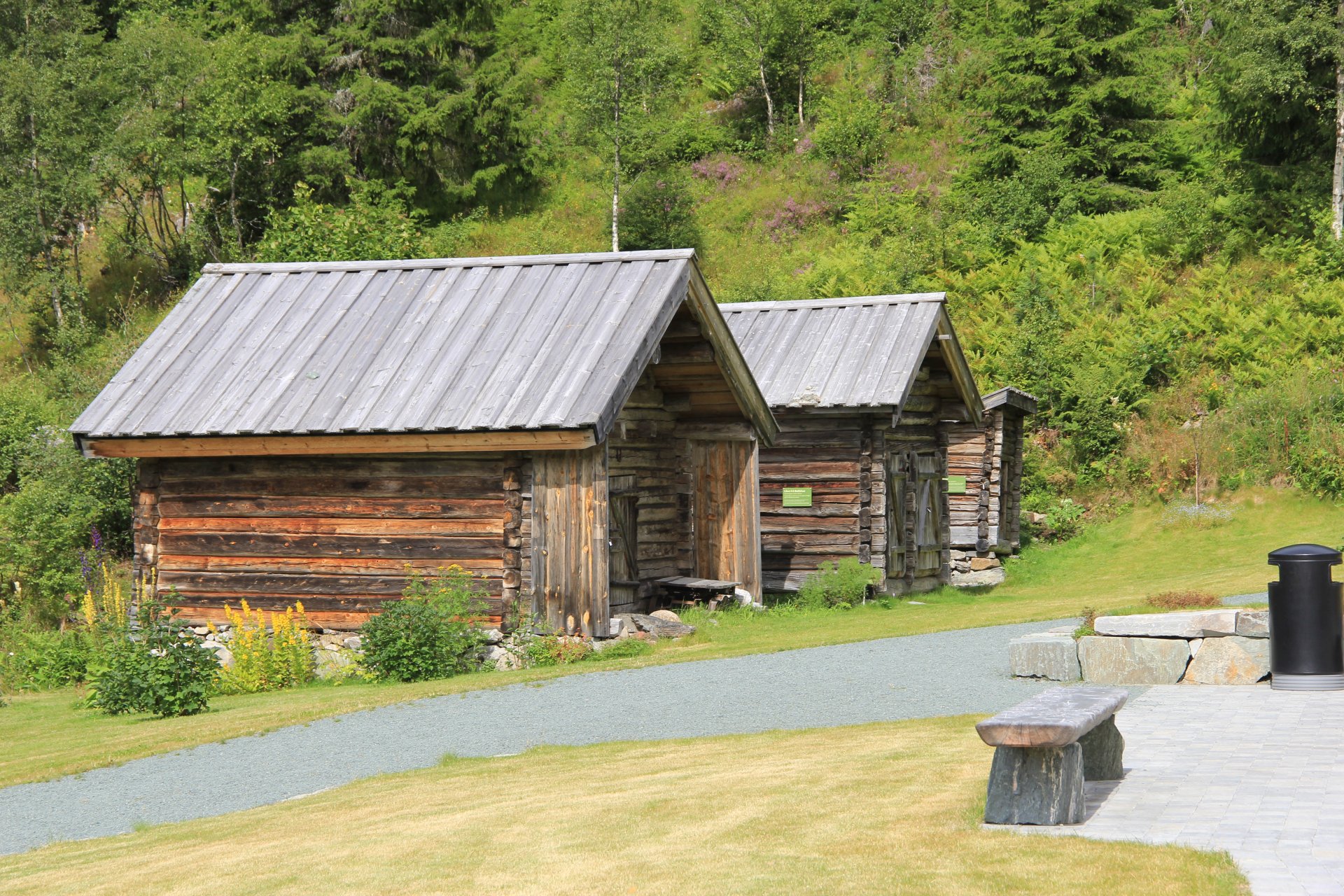 Zabytkowe budynki stojące w Vest-Telemark Museum