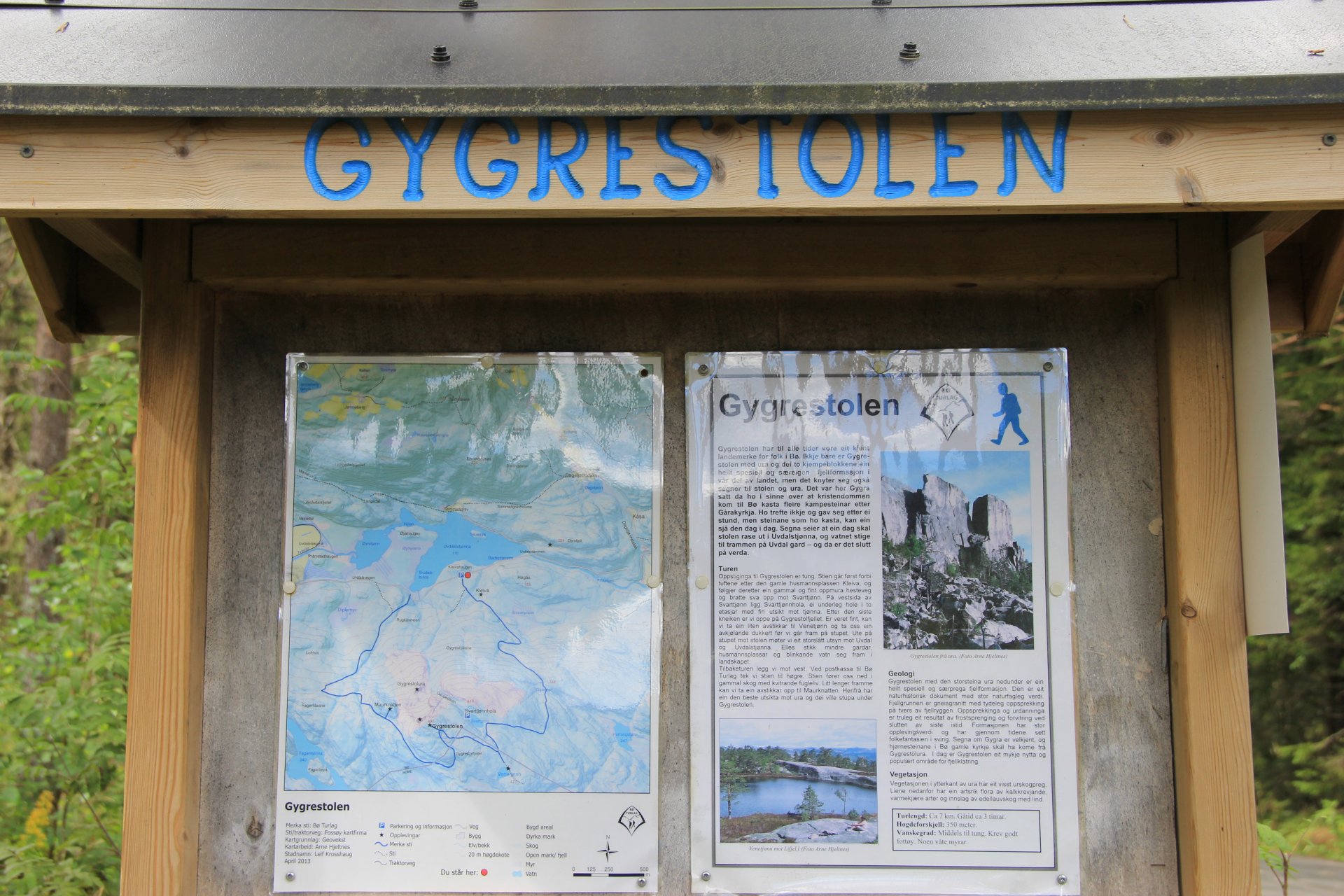 Tablica informacyjna przed wejściem na szlak na Gygrestolen