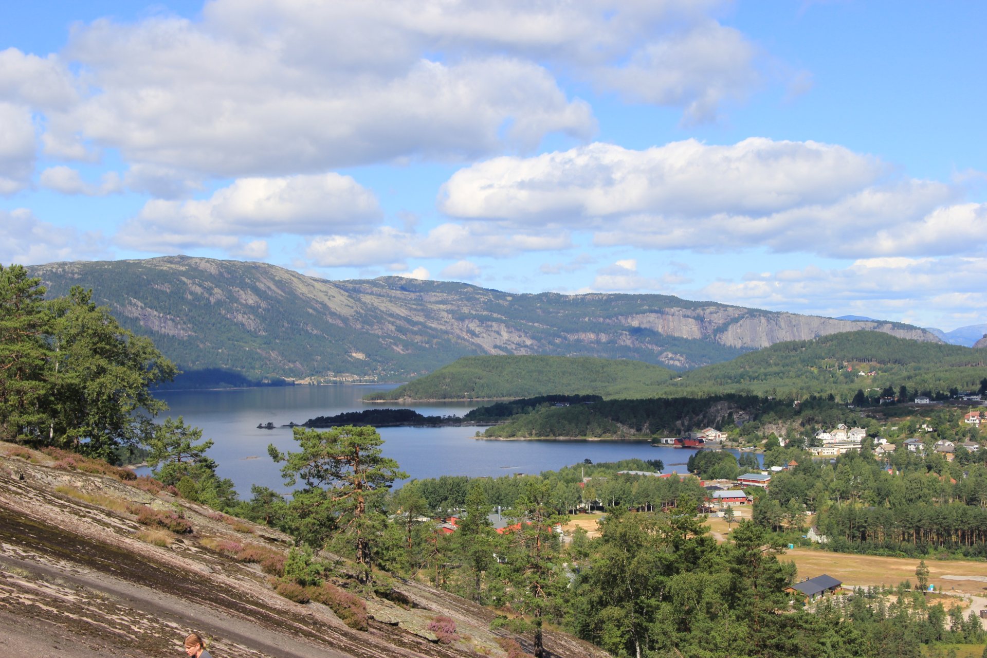 Widok z drogi na Skuggenatten na jezioro Nisser