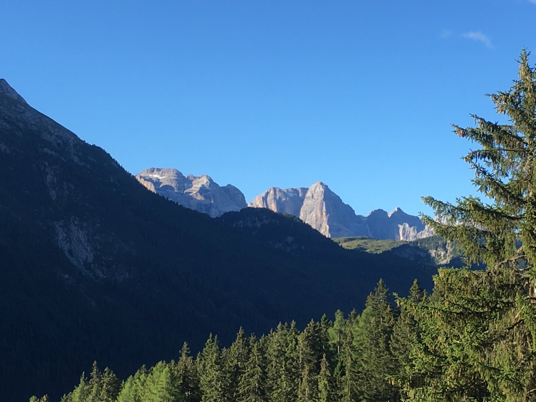 Widok na szczyty w Grupie Dolomiti di Brenta