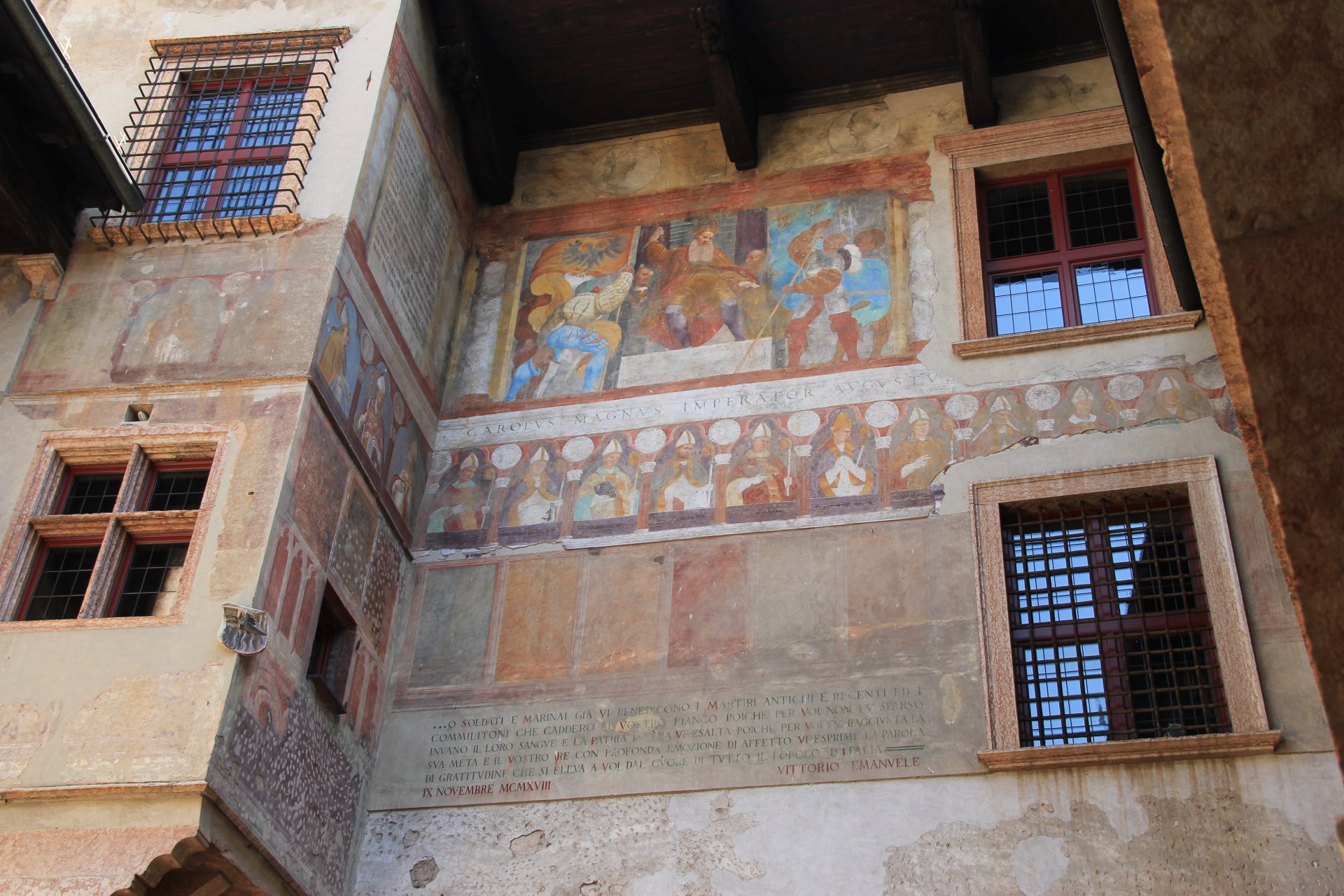 Freski na fasadzie zamku