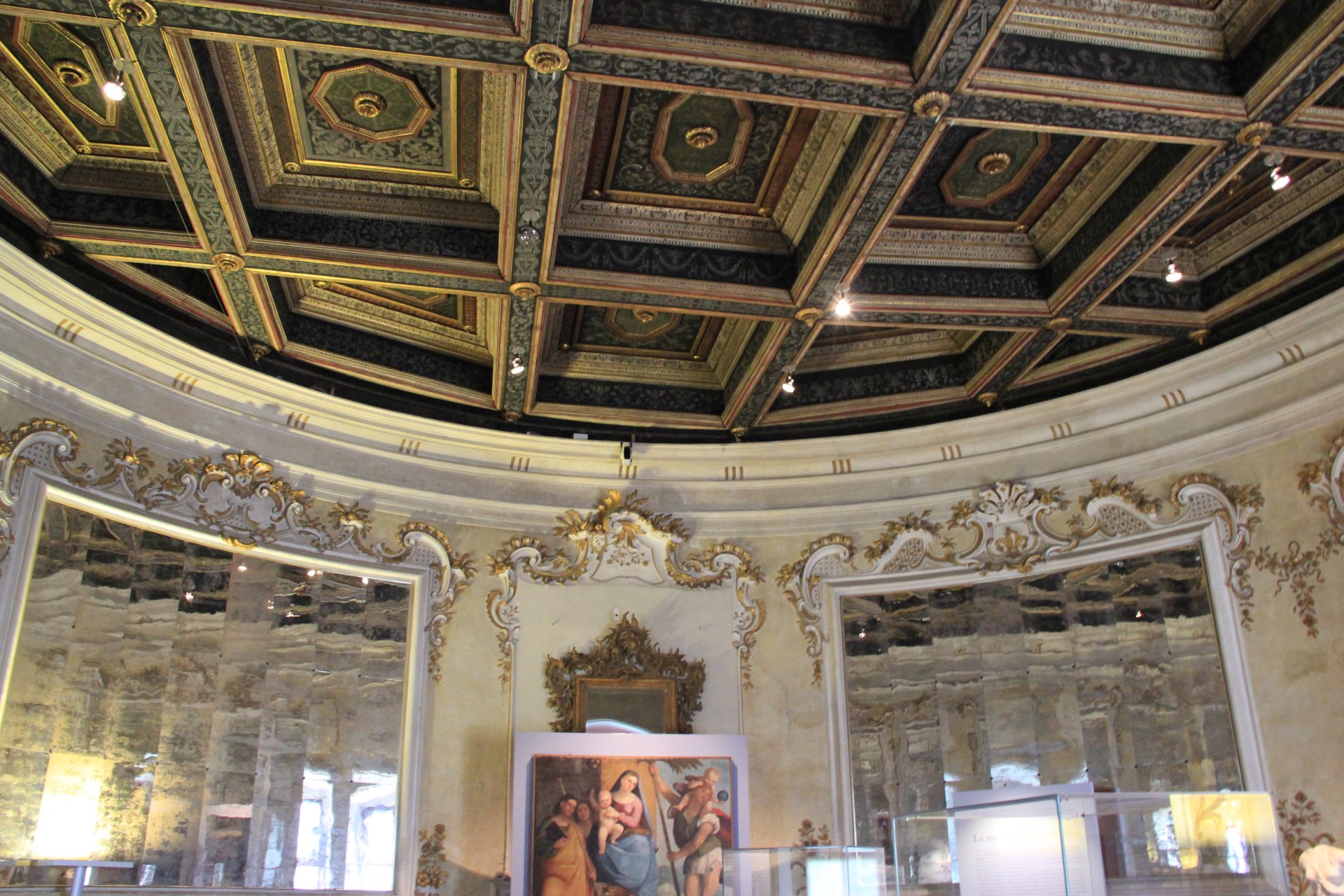 Bogato zdobione komnaty w pałacu Magno Palazzo