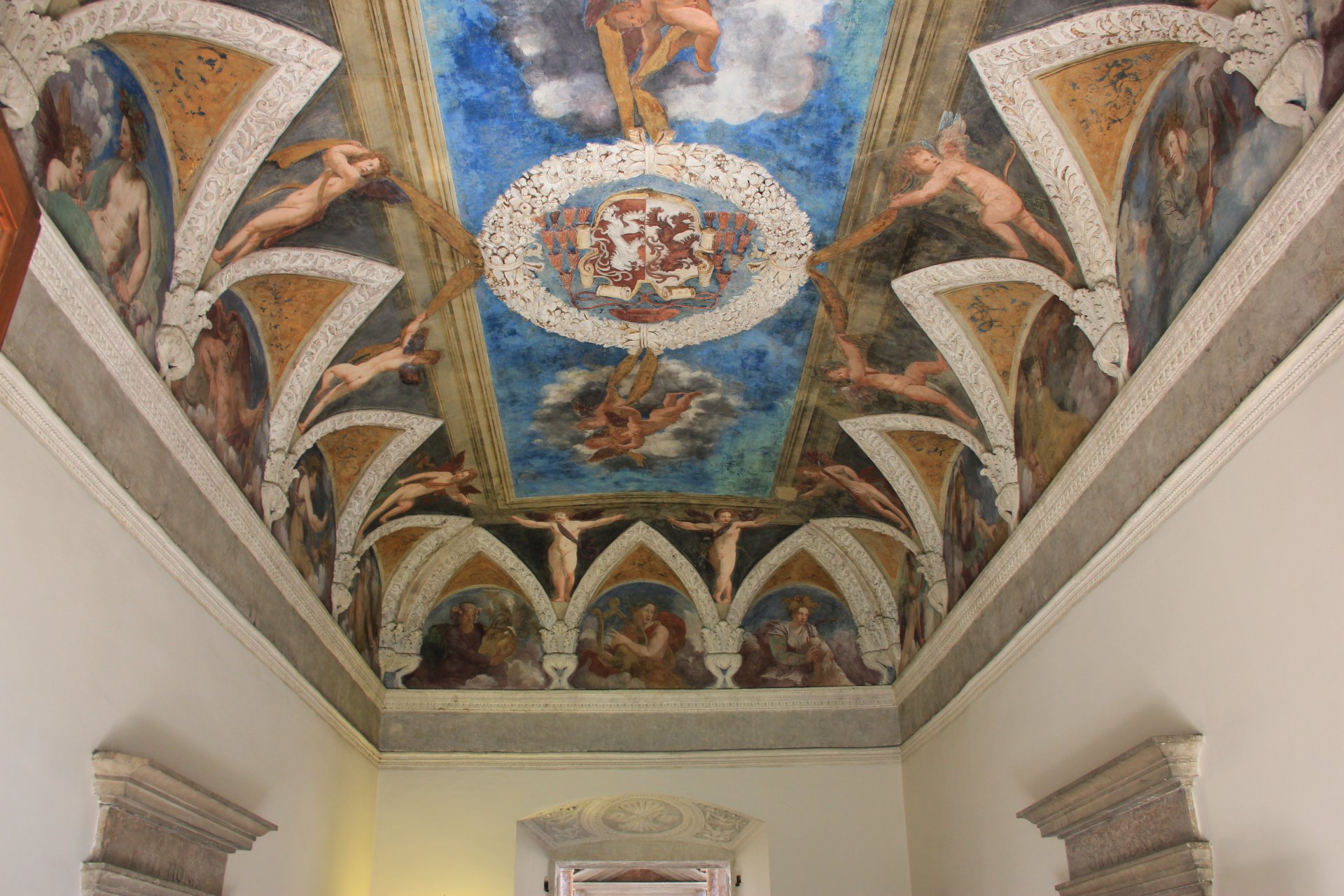 Bogato zdobione komnaty w pałacu Magno Palazzo