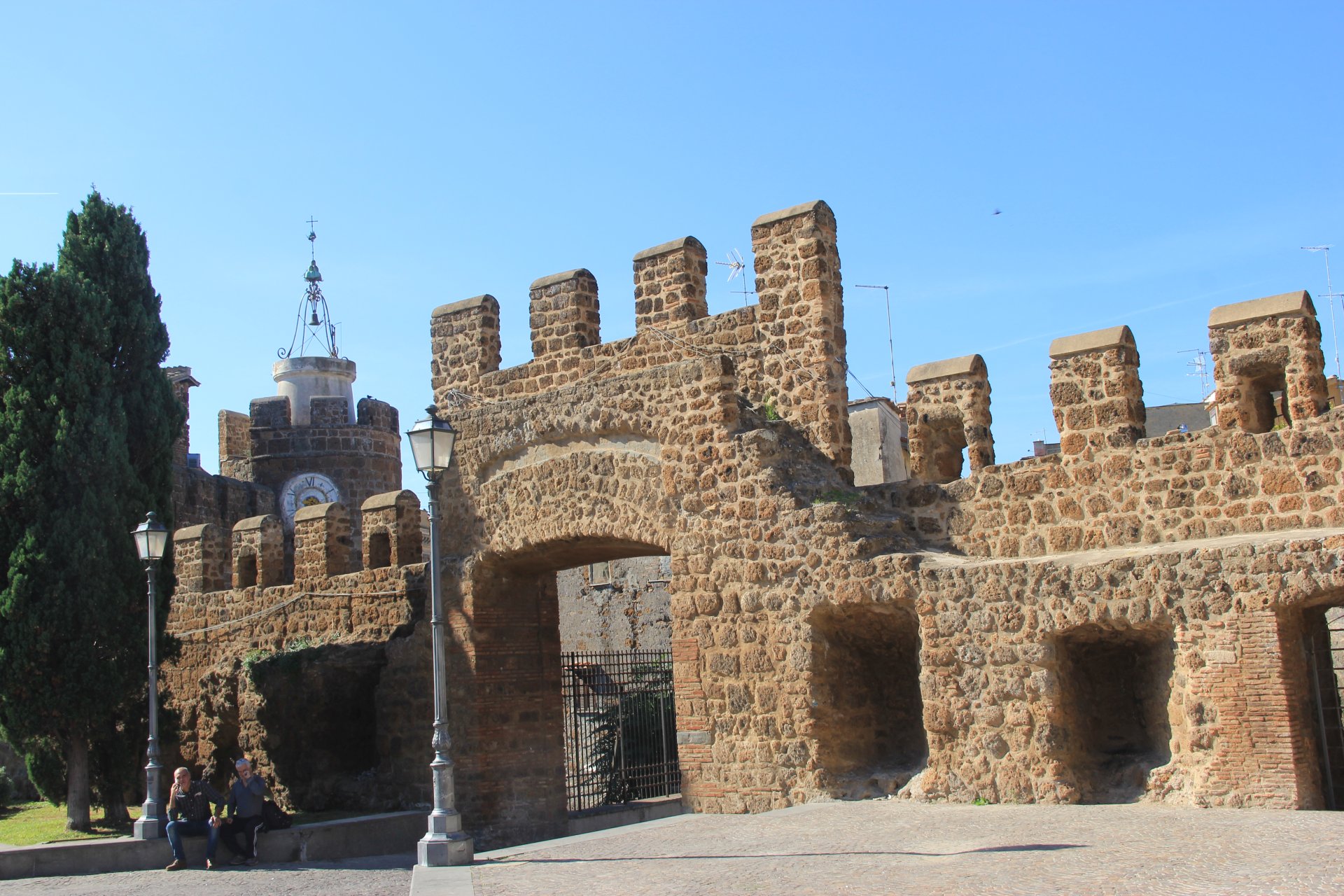 XIII wieczne mury obronne w Cerveteri