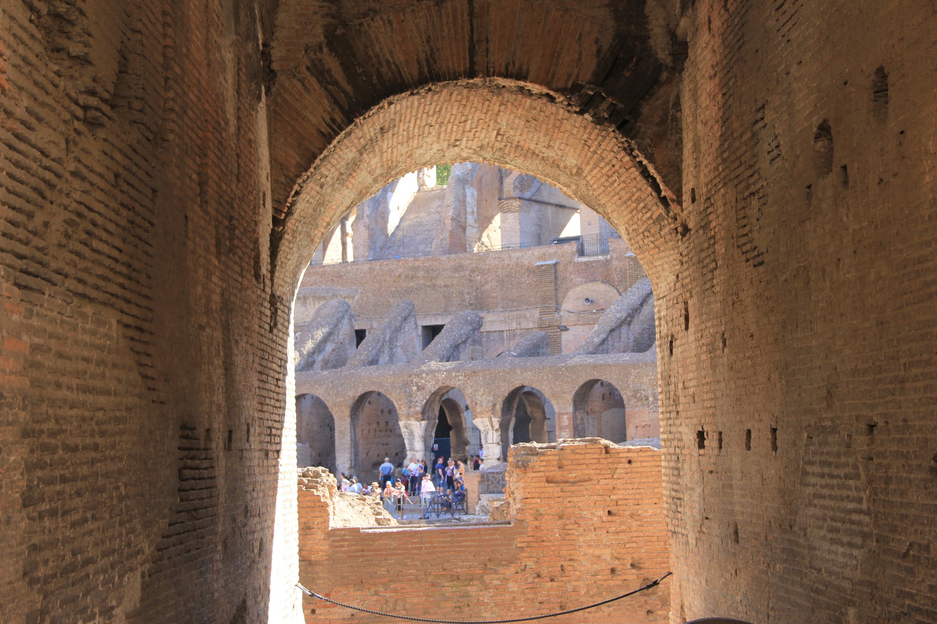 Wewnątrz Koloseum