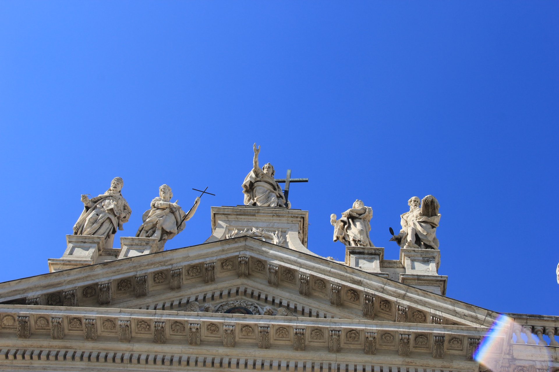 Posągi na fasadzie Bazyliki Laterańskiej