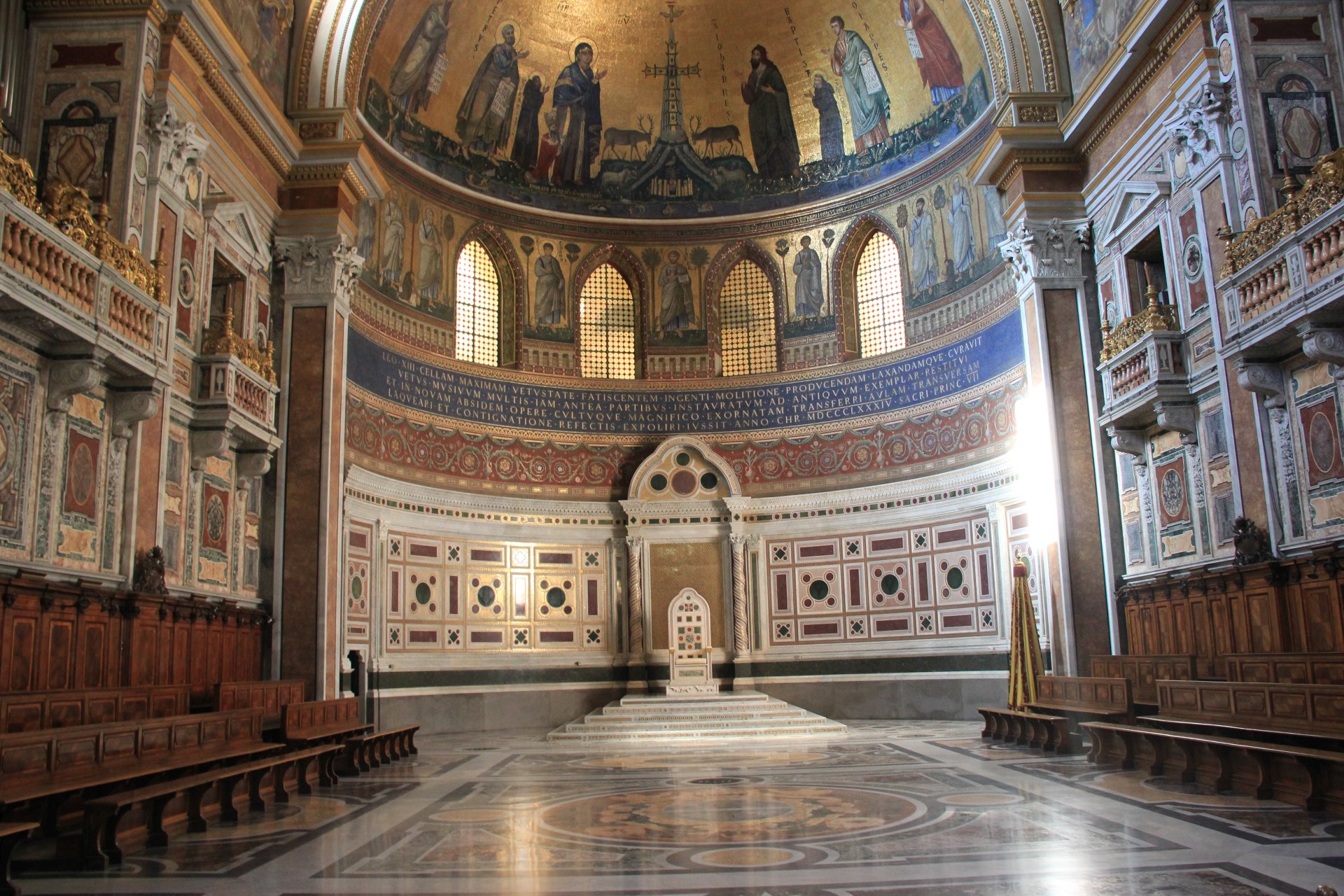 Wnętrze Bazyliki Laterańskiej