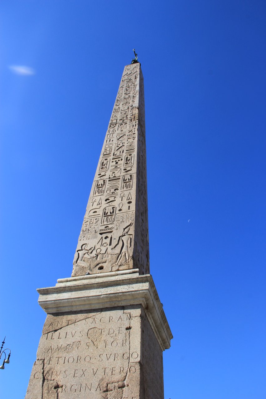 Obelisk na placu Piazza del Popolo