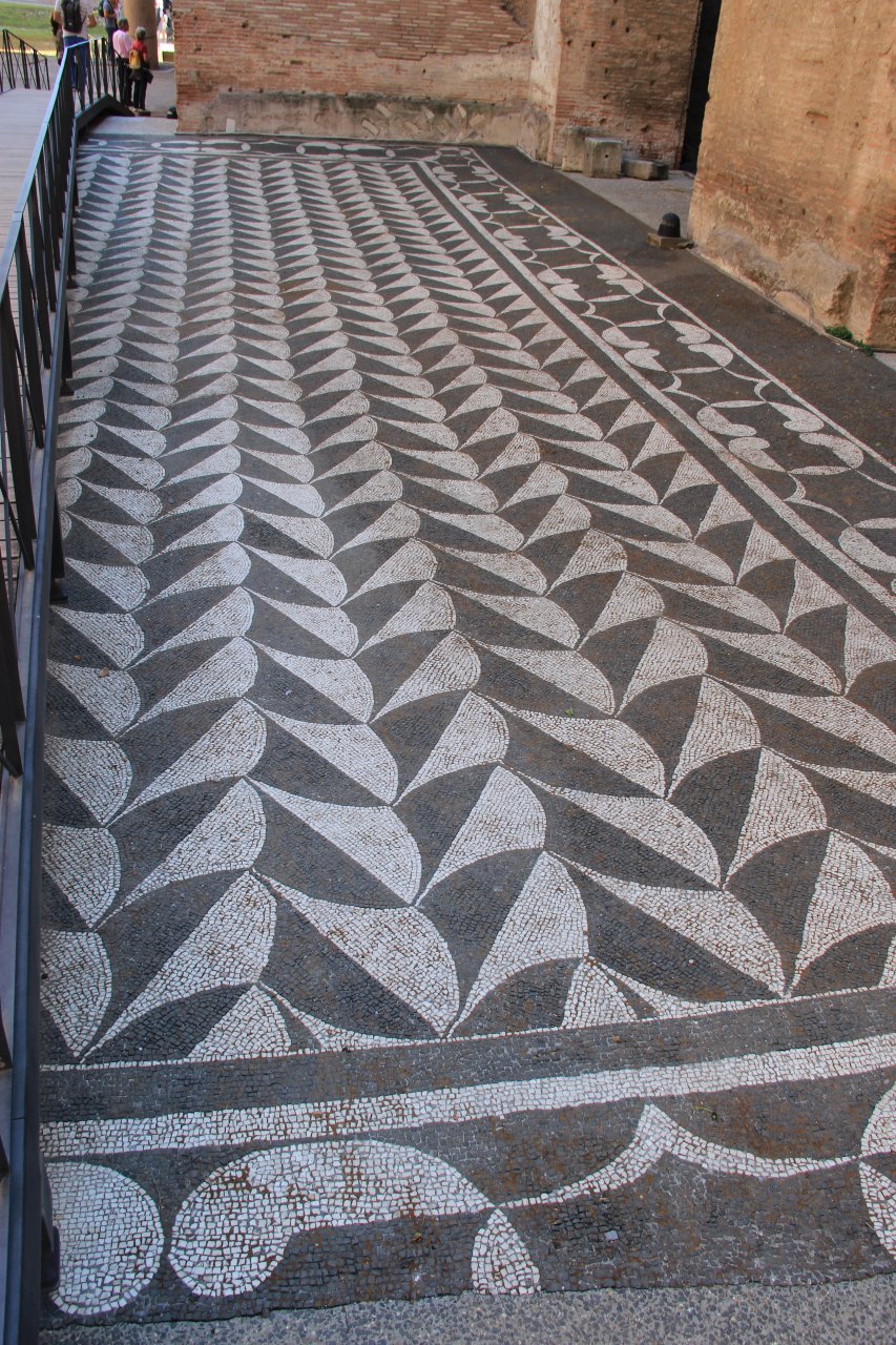 Mozaiki podłogowe w Termach Karakali