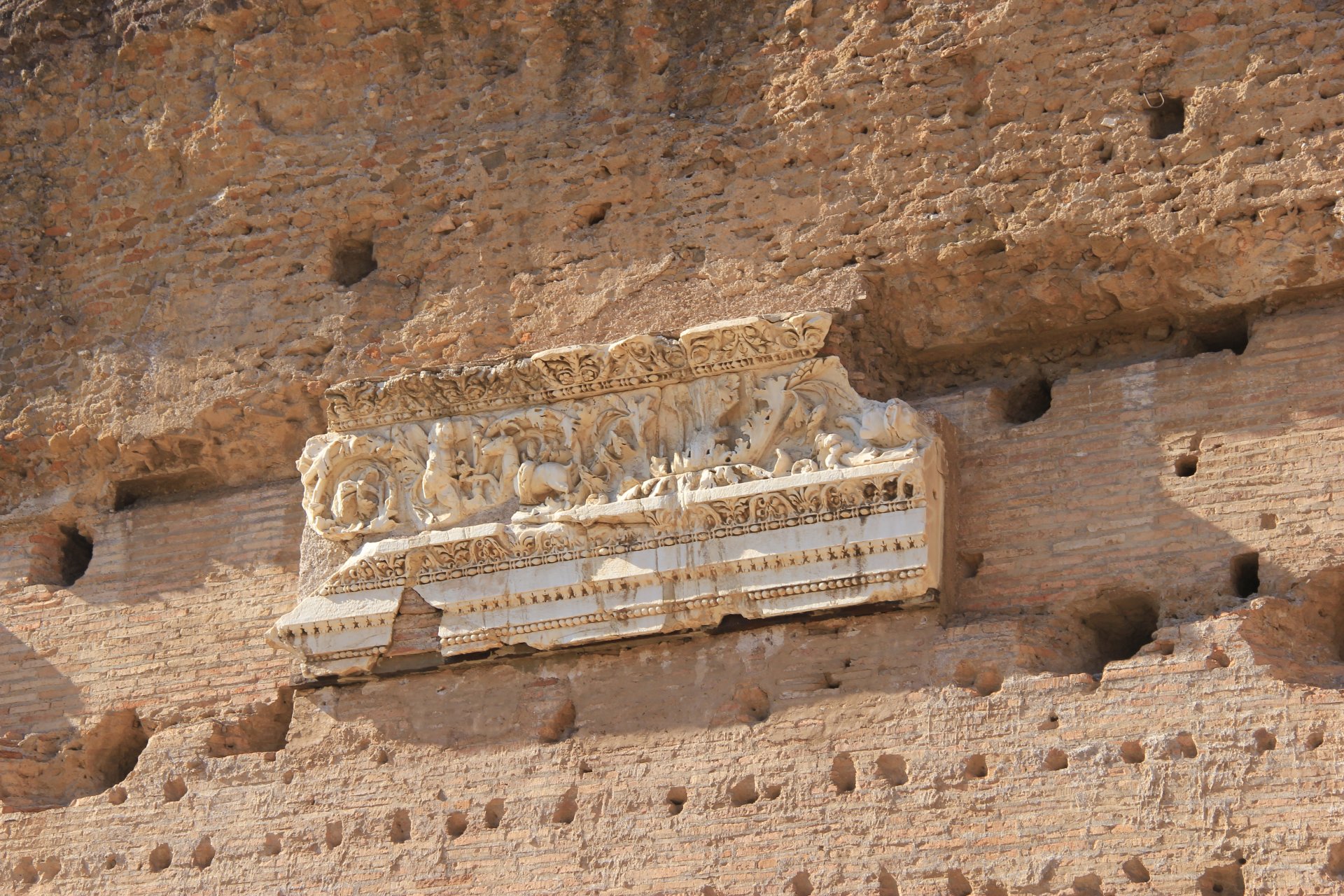 Fragment fryzu ścianie Term Karakali
