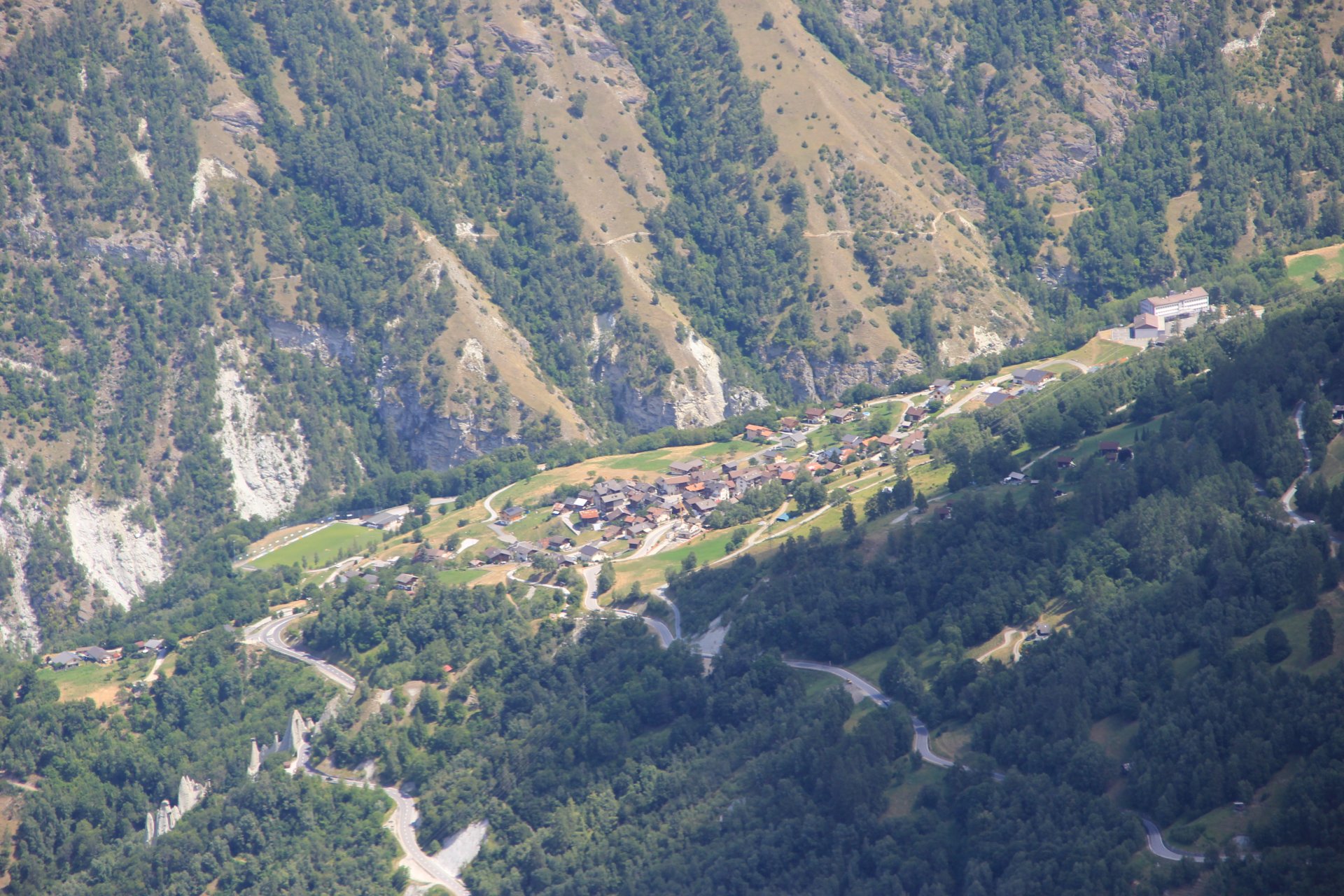 Osada Mâche w dolinie Val d'Heremence