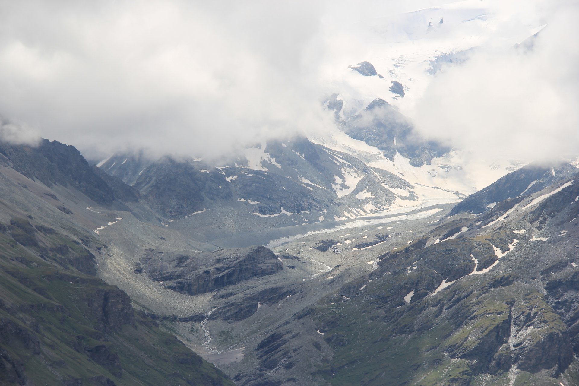 Widok z przełęczy Col des Roux na lodowiec Glacier de Cheilon