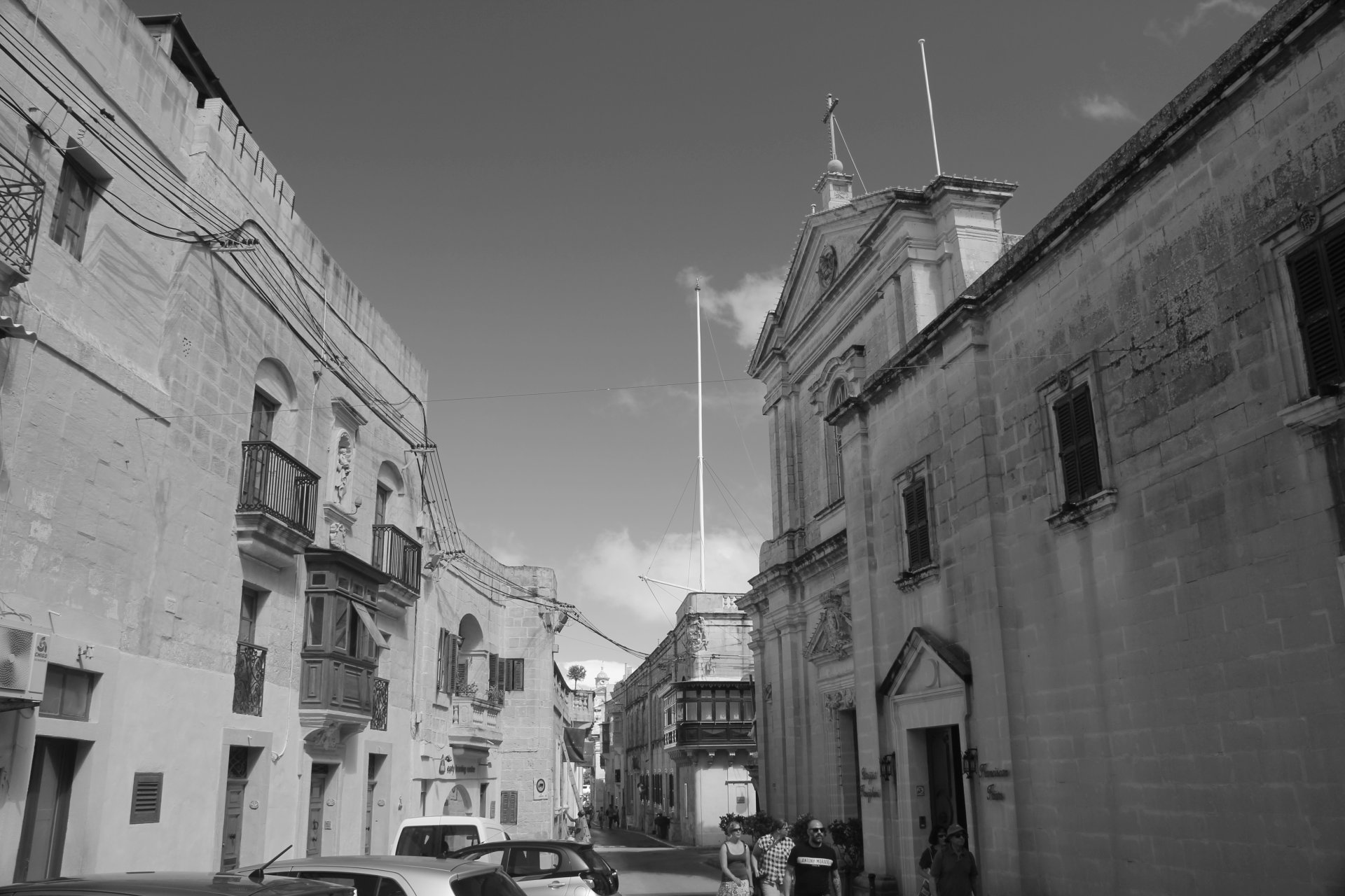 Rabat, po prawej stronie kościół Narodzenia Najświętszej Maryi Panny