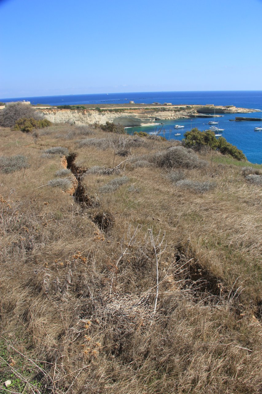 Ślady erozji są widoczne wzdłuż całego wybrzeża Malty