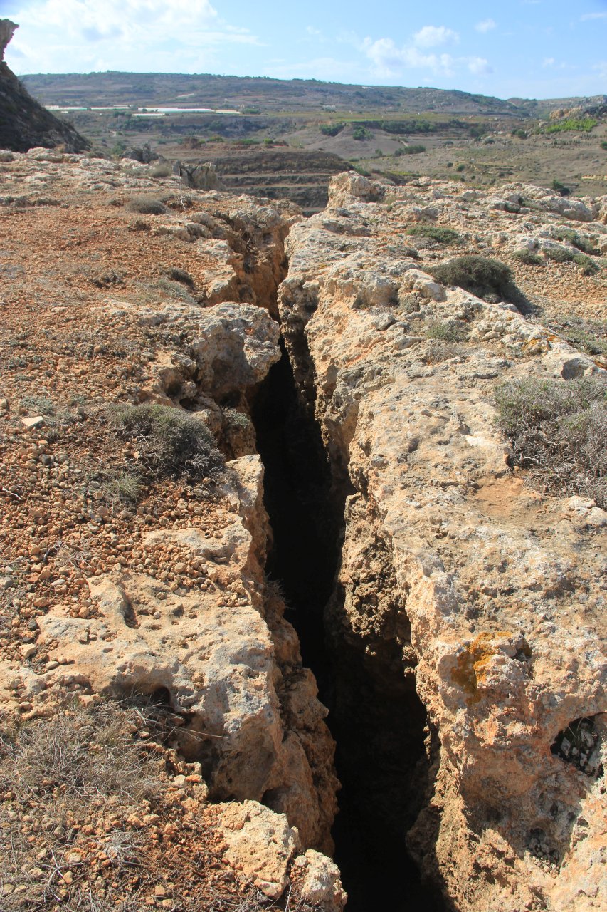 Ślady erozji nabrzeża na Malcie