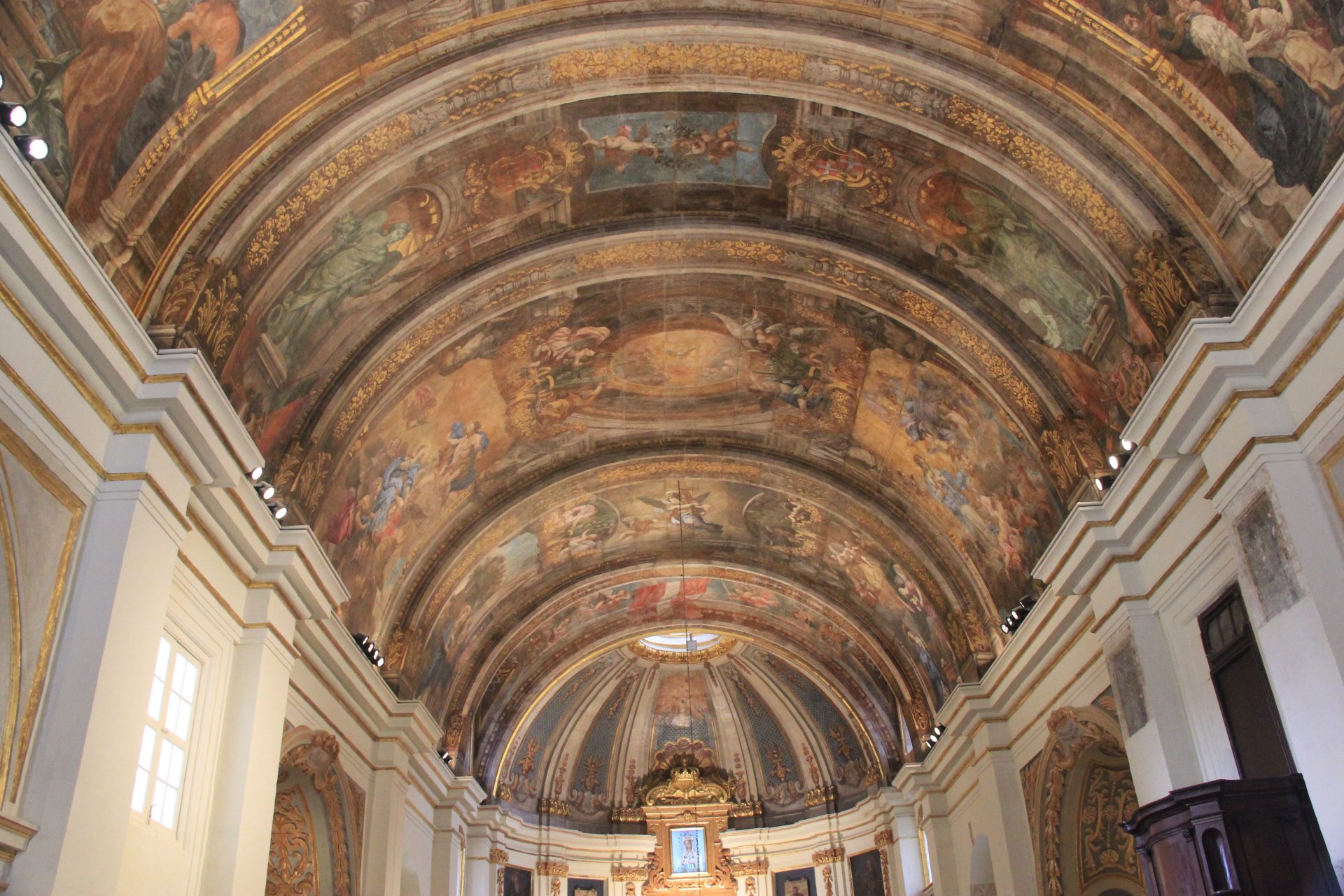 Wnętrze kościoła Matki Bożej Zwycięskiej w Valletcie