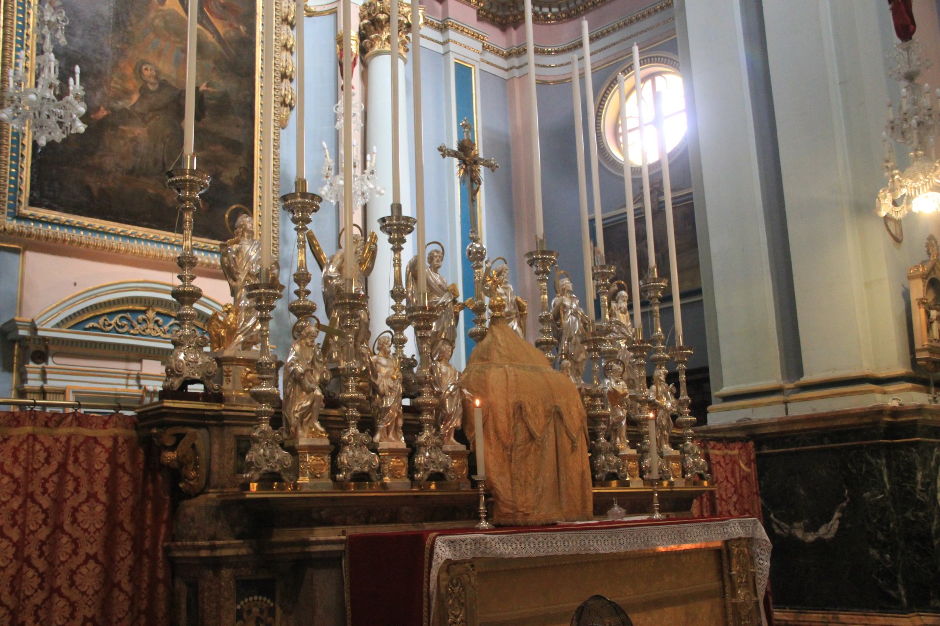 Wnętrze kościoła św. Franciszka z Asyżu w Valletcie