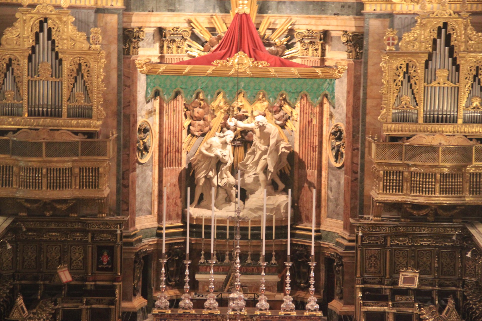 Ołtarz główny w konkatedrze św. Jana