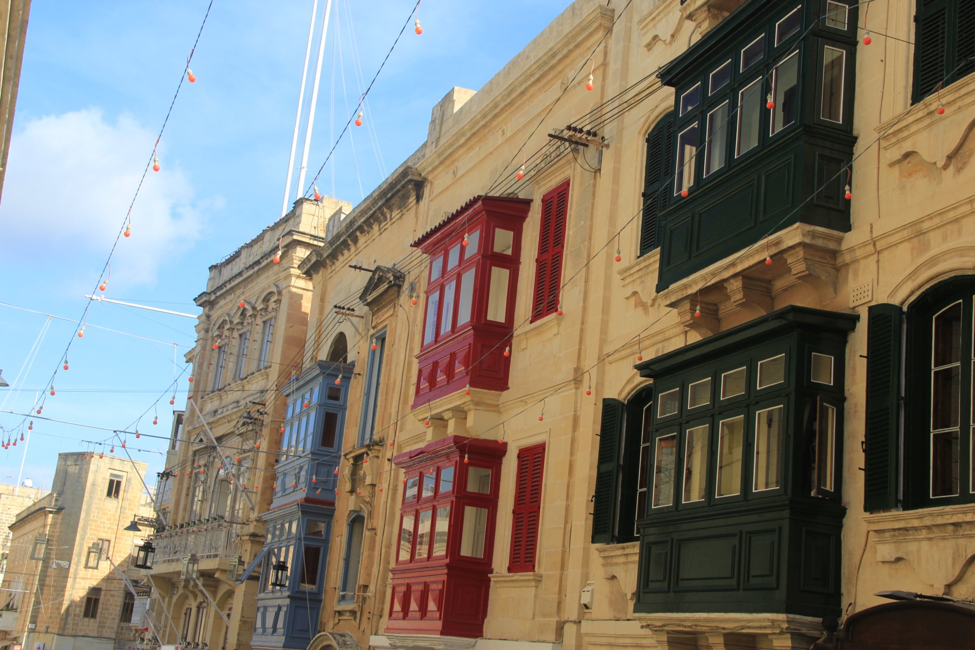 Kolorowe balkony w Vittoriosie