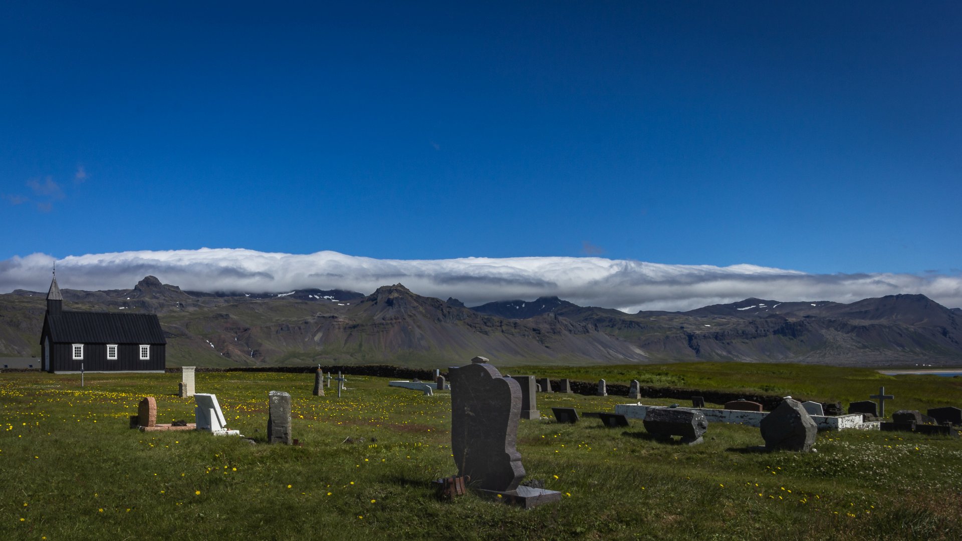 Kościółek Búðakirkja i znajdujący się przy nim cmentarz