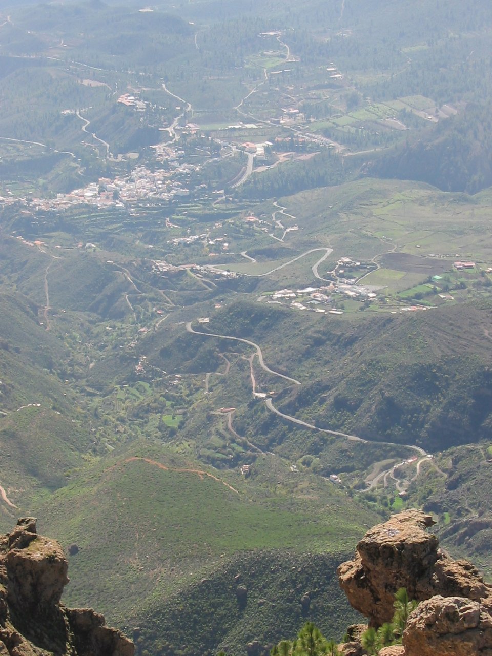 Widok z Pico de las Nieves w kierunku Barranco de Mogán